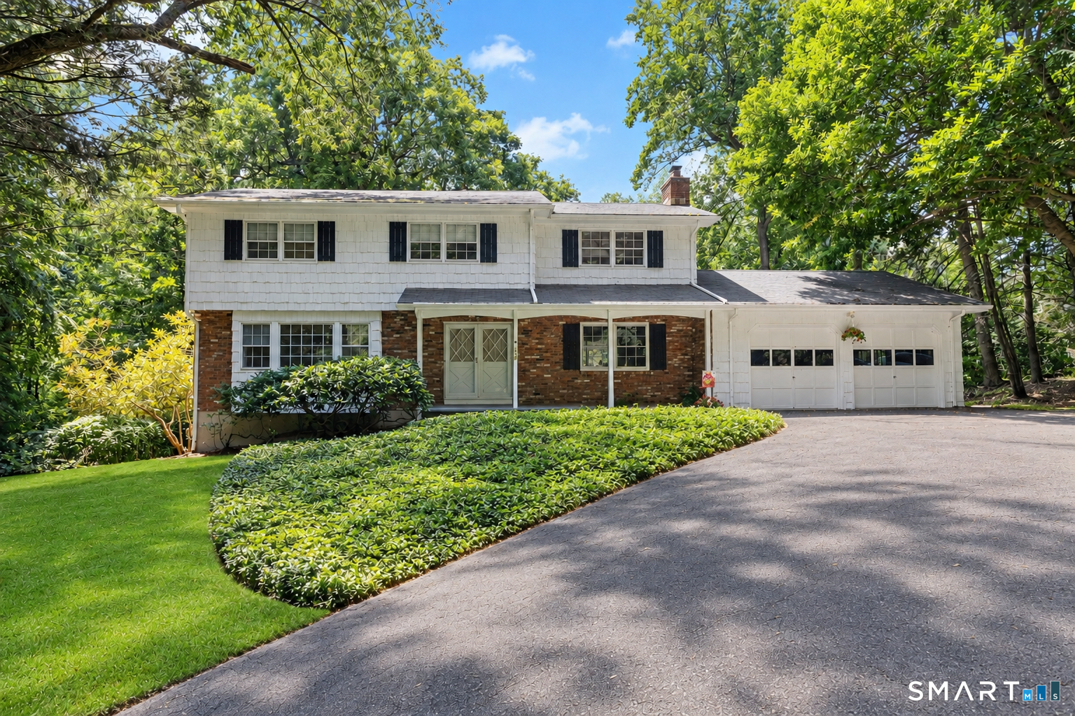 Photo 1 of Single family home for sale at 568 Hunting Ridge Rd, Stamford, CT 06903 | MLS# 24201620 | Listing updated on 2026-09-14