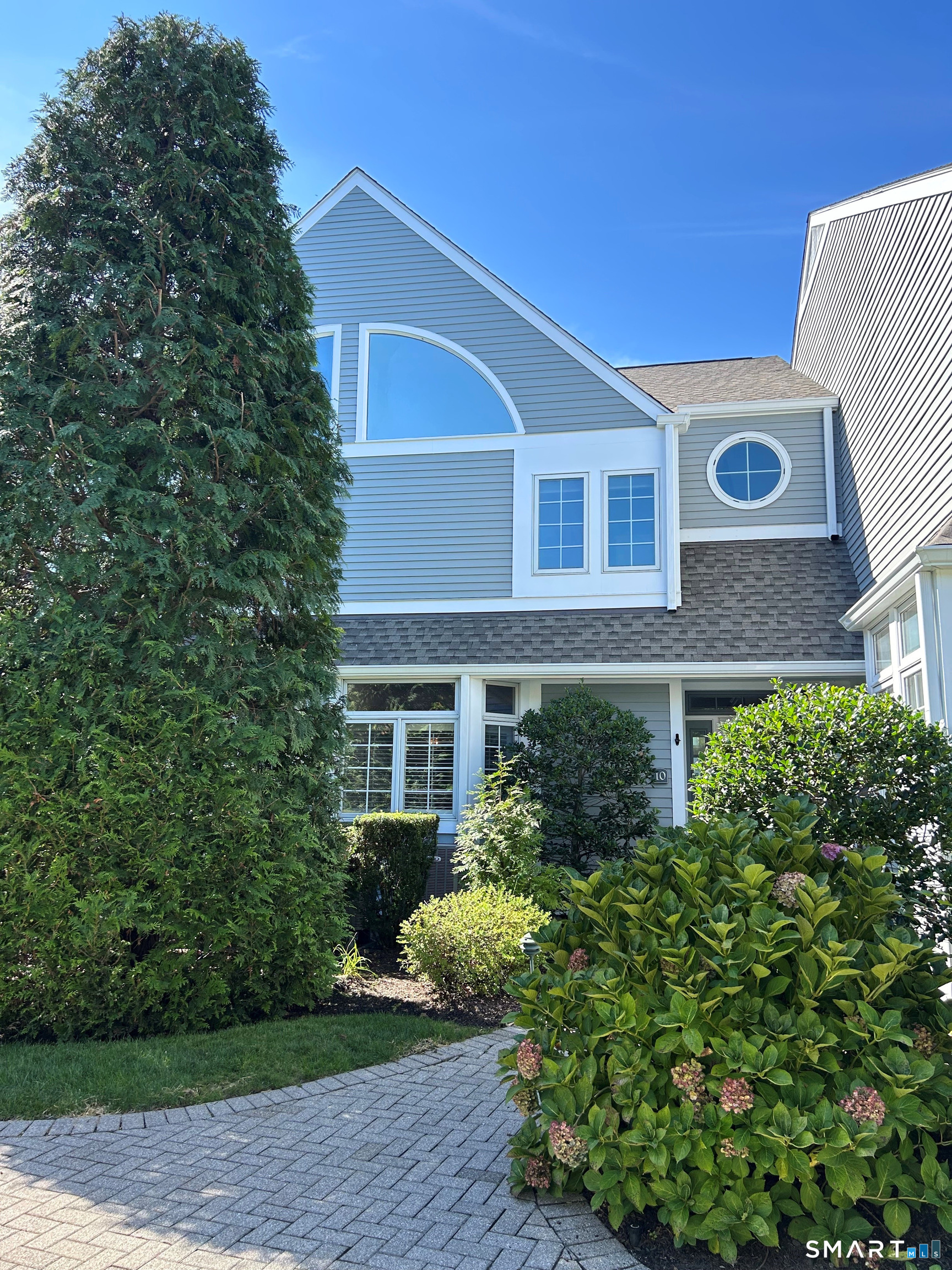 Photo 2 of Townhouse for sale at 10 Hale Ln #10, Darien, CT 06820 | MLS# 24203587 | Listing updated on 2026-09-15