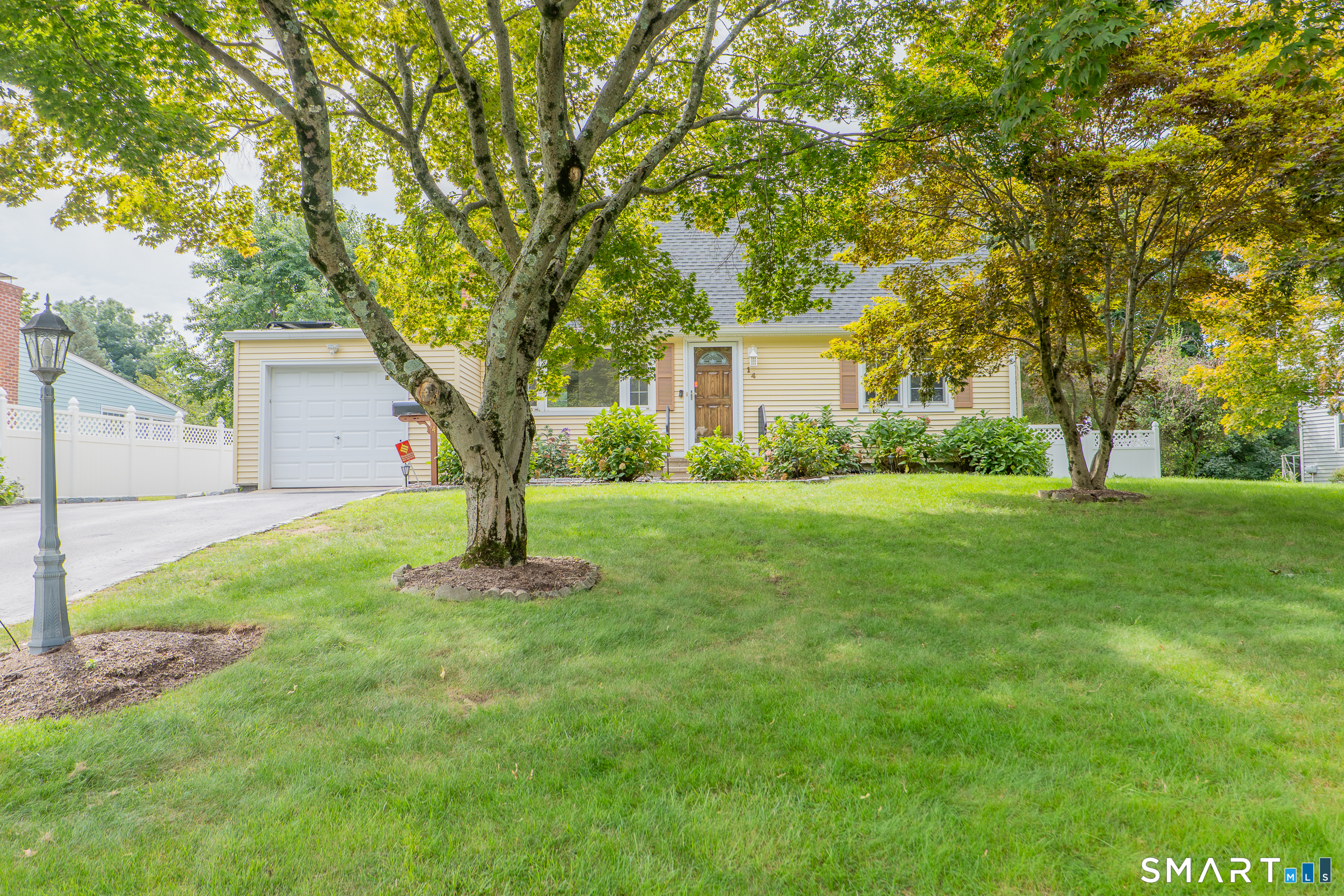 Photo 2 of Single family home for sale at 14 Ayres Dr, Stamford, CT 06905 | MLS# 24204728 | Listing updated on 2026-09-14