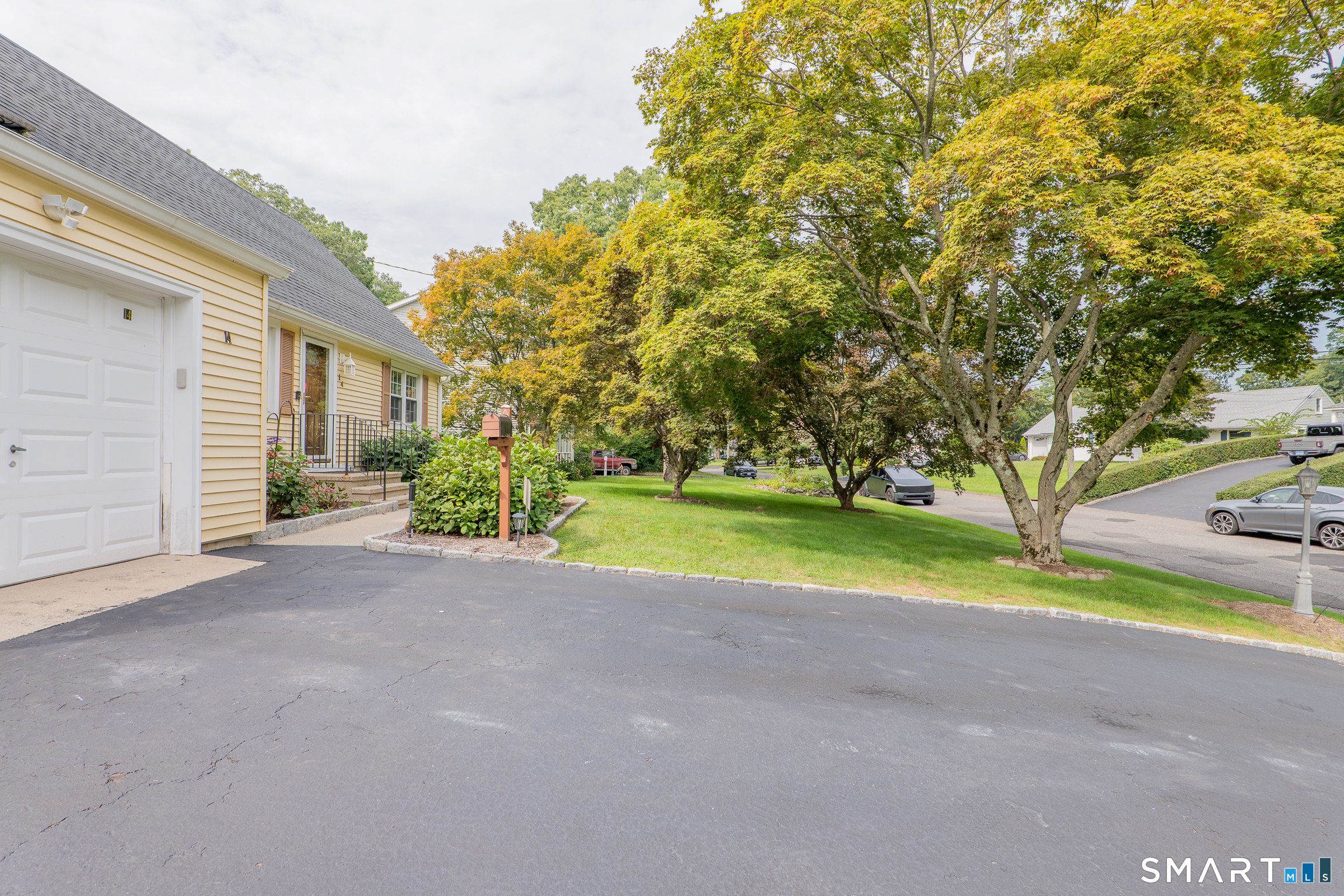 Photo 3 of Single family home for sale at 14 Ayres Dr, Stamford, CT 06905 | MLS# 24204728 | Listing updated on 2026-09-14