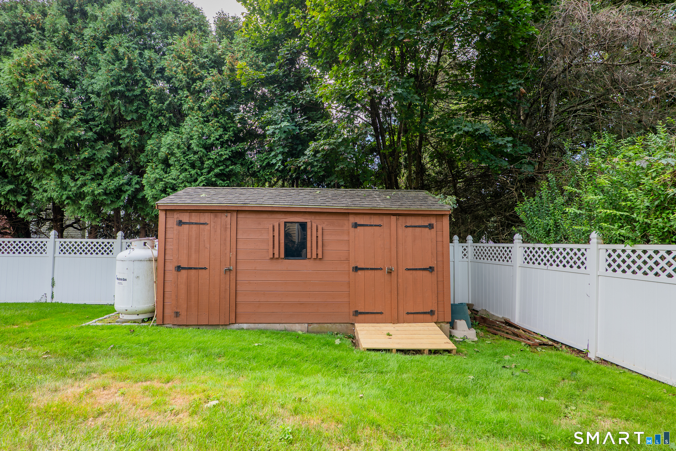 Photo 30 of Single family home for sale at 14 Ayres Dr, Stamford, CT 06905 | MLS# 24204728 | Listing updated on 2026-09-14