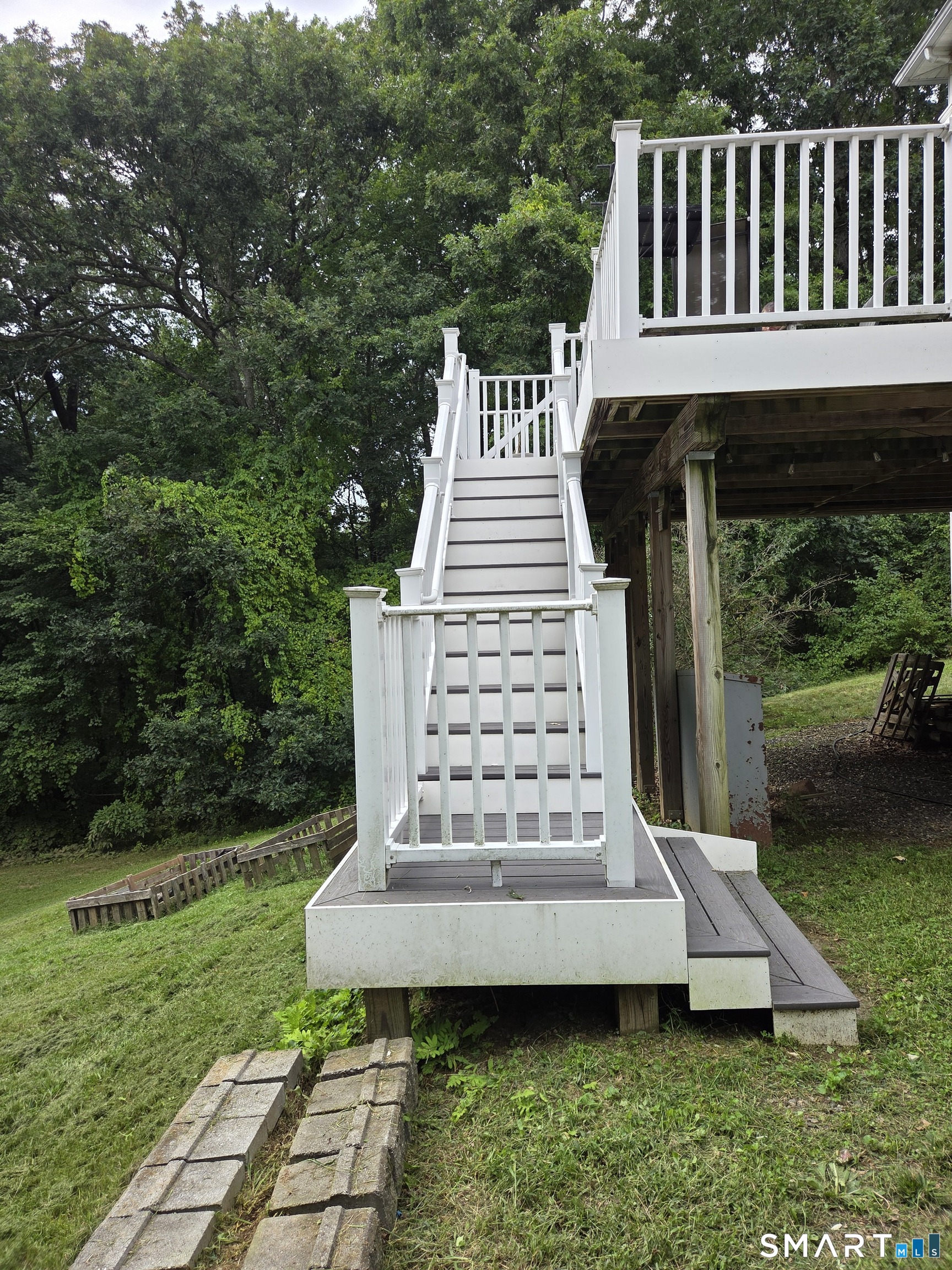 18 Tree Top Lane photo 30