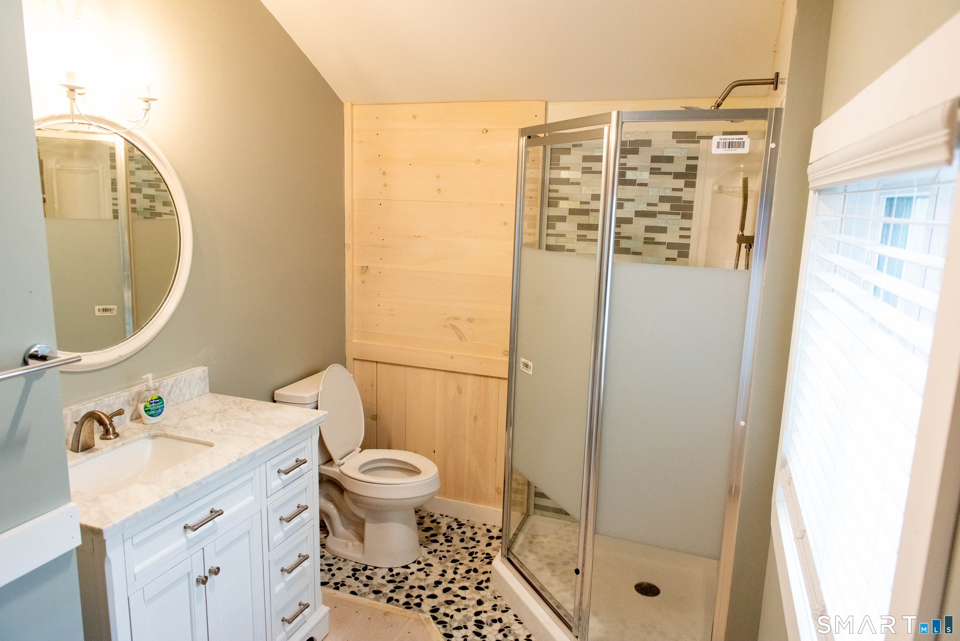 Detached apartment bath
