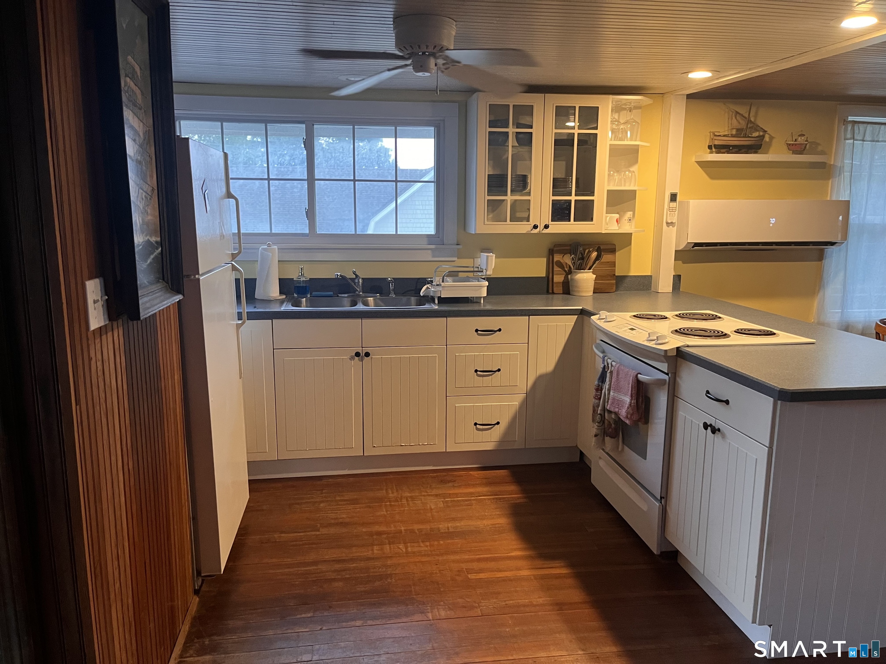Upper aprtment kitchen