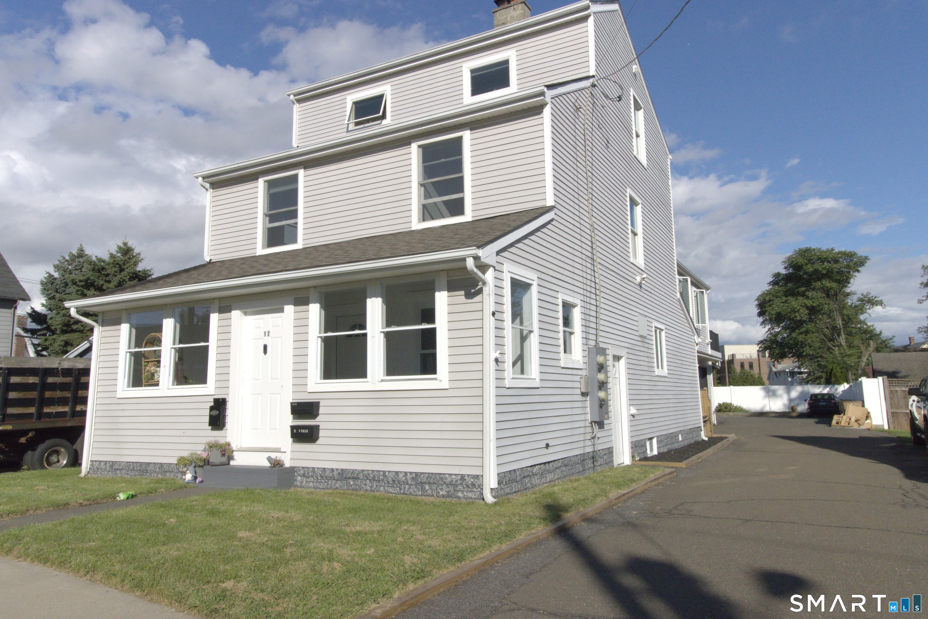 12 Center Street, Stamford, Connecticut photo 1