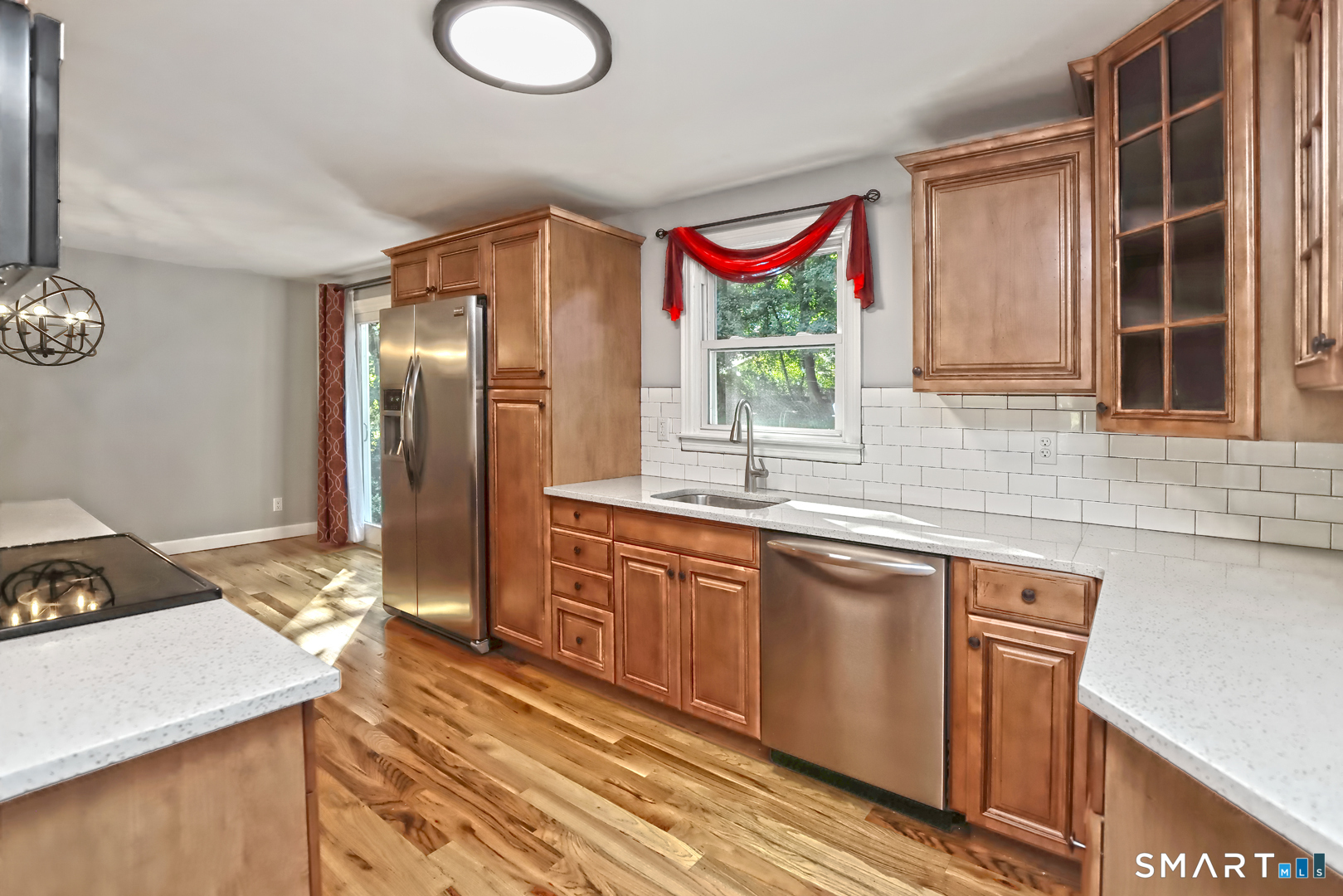 58 Round Hill Road photo 4
