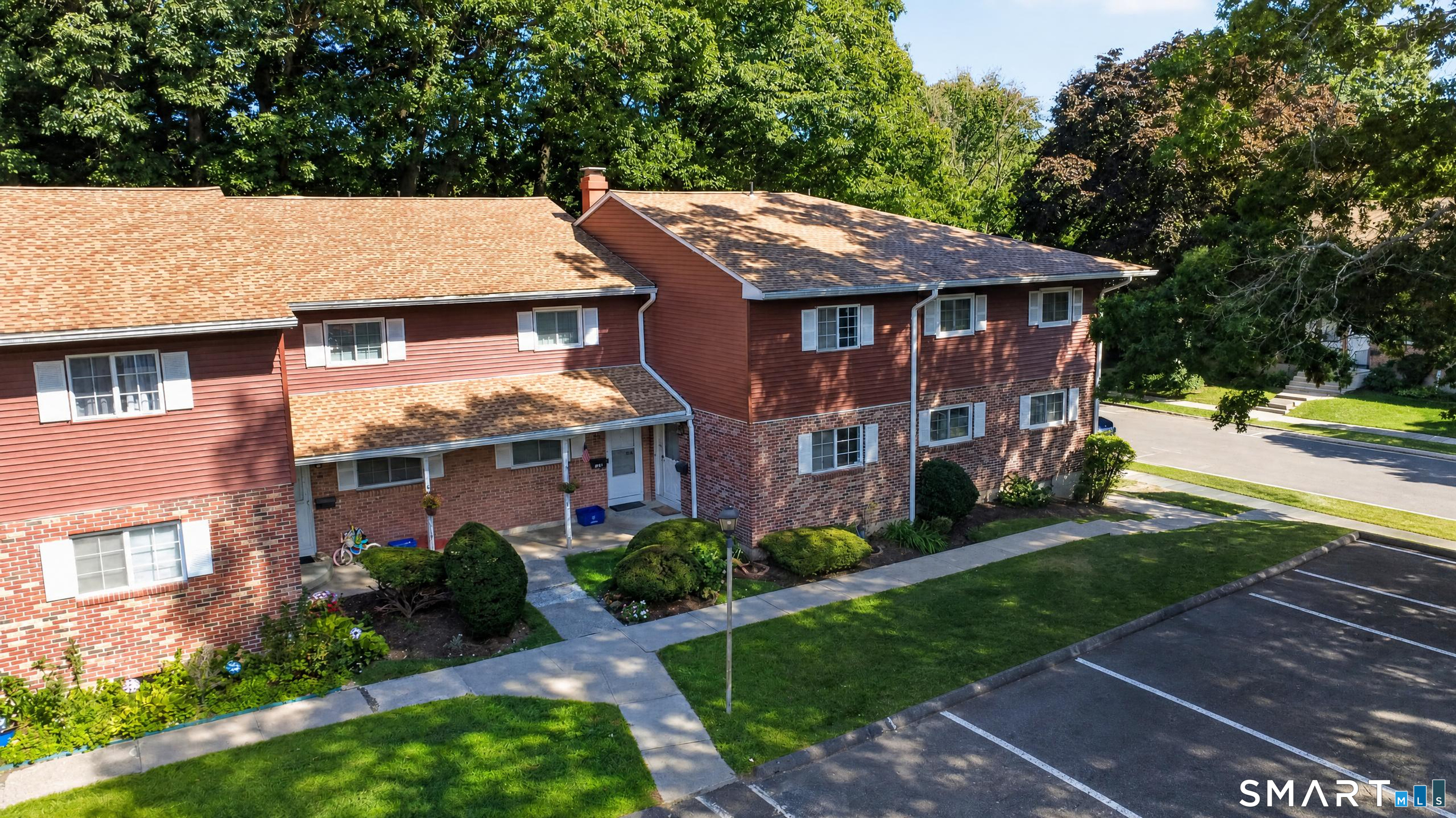 Photo 2 of Townhouse for sale at 236 Edgemoor Rd #B, Bridgeport, CT 06606 | MLS# 24200901 | Listing updated on 2026-09-12