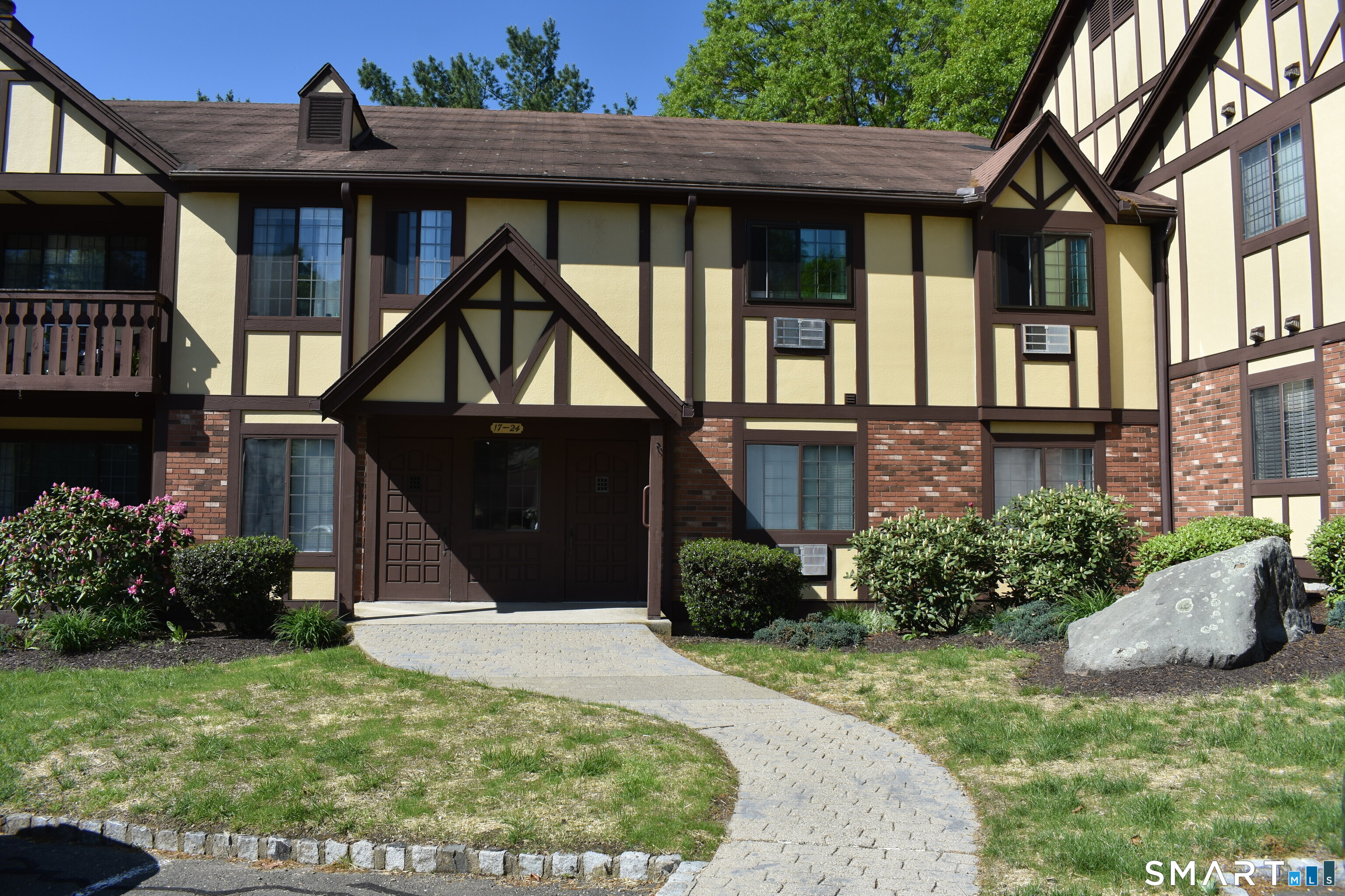 24 Teresa Place Unit #24