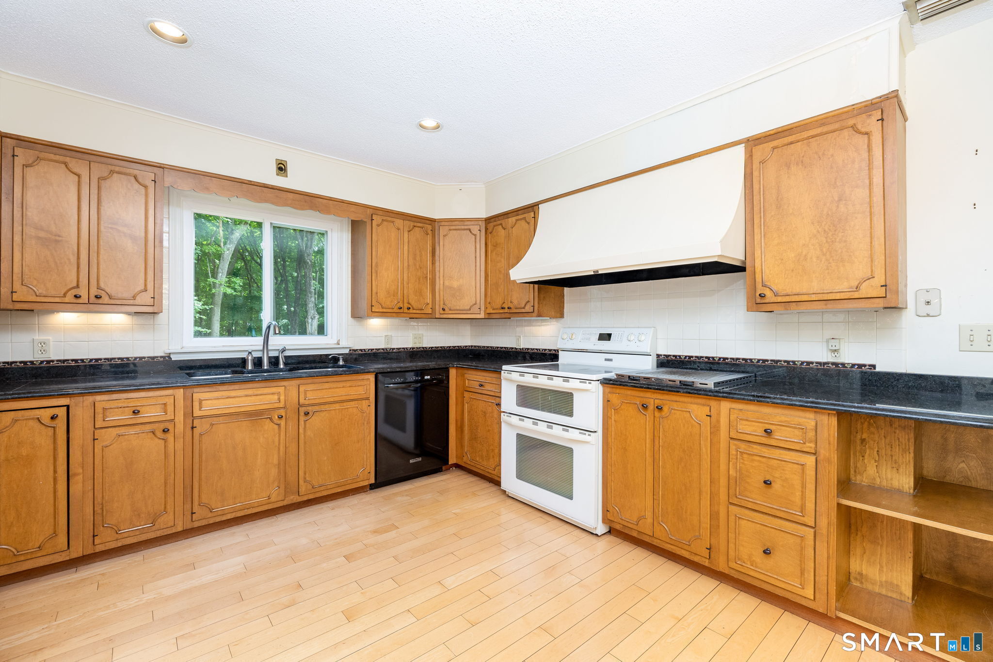 33 Hurds Hill Road photo 11