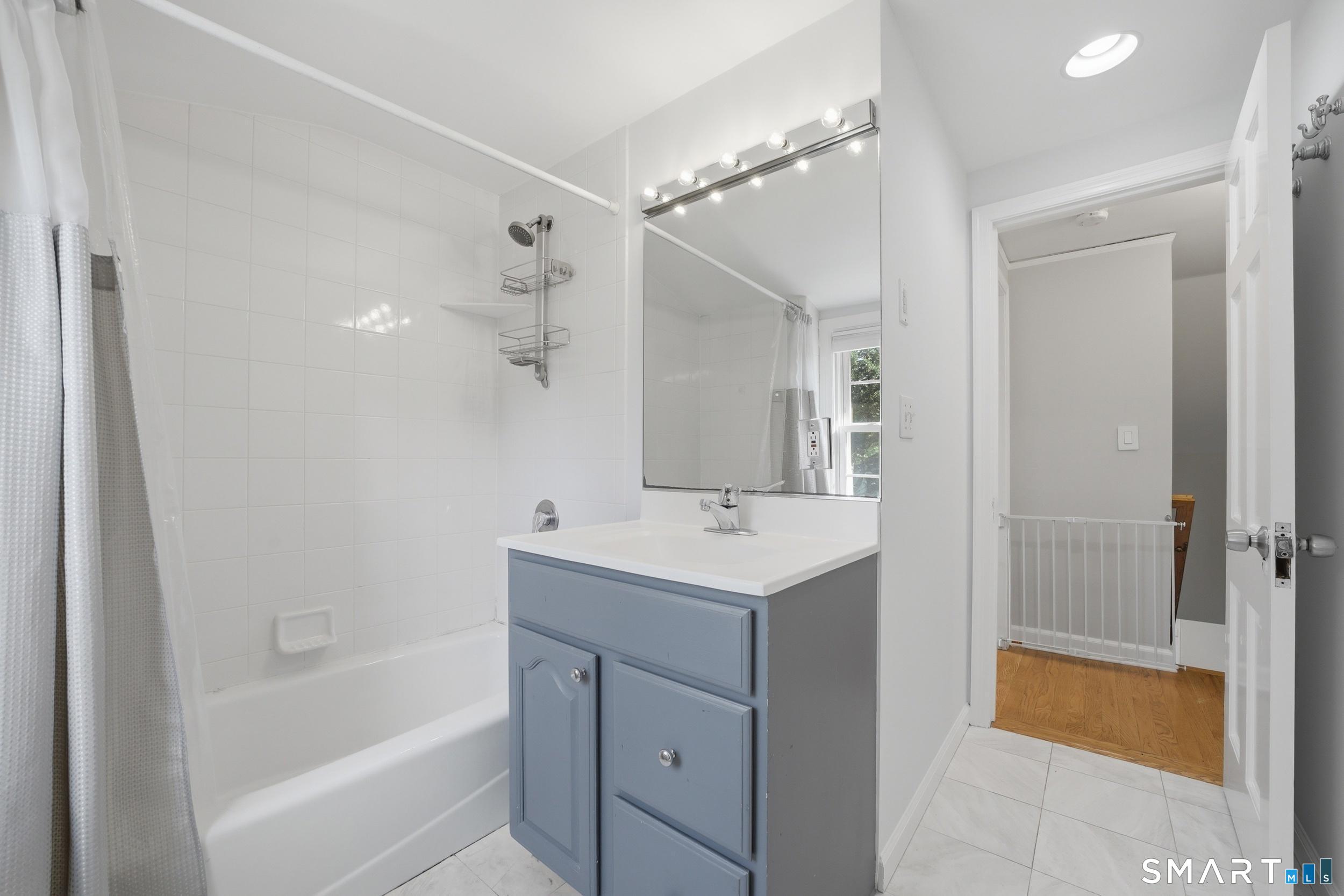73 Tremont Avenue photo 20