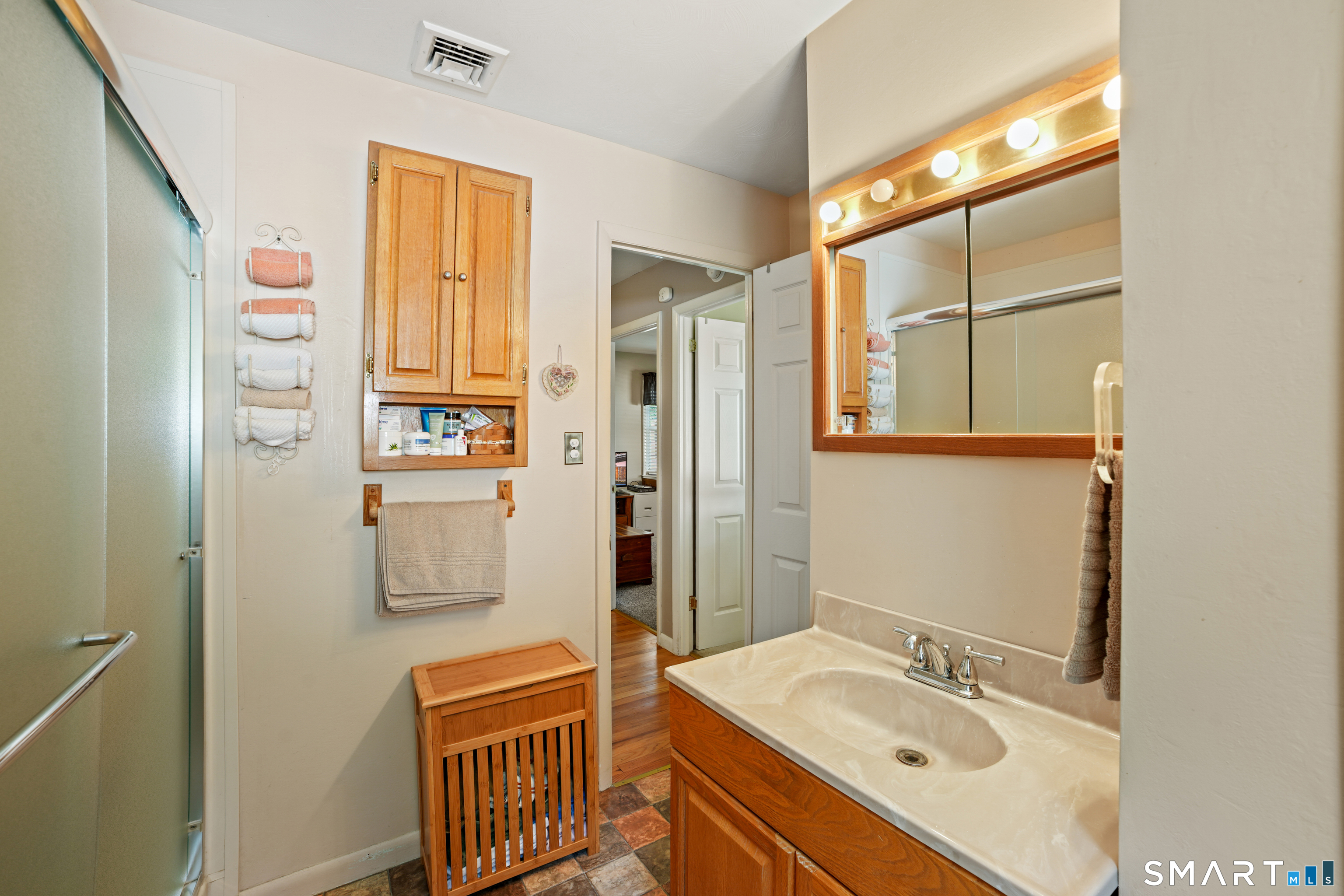14 Alexander Drive photo 32