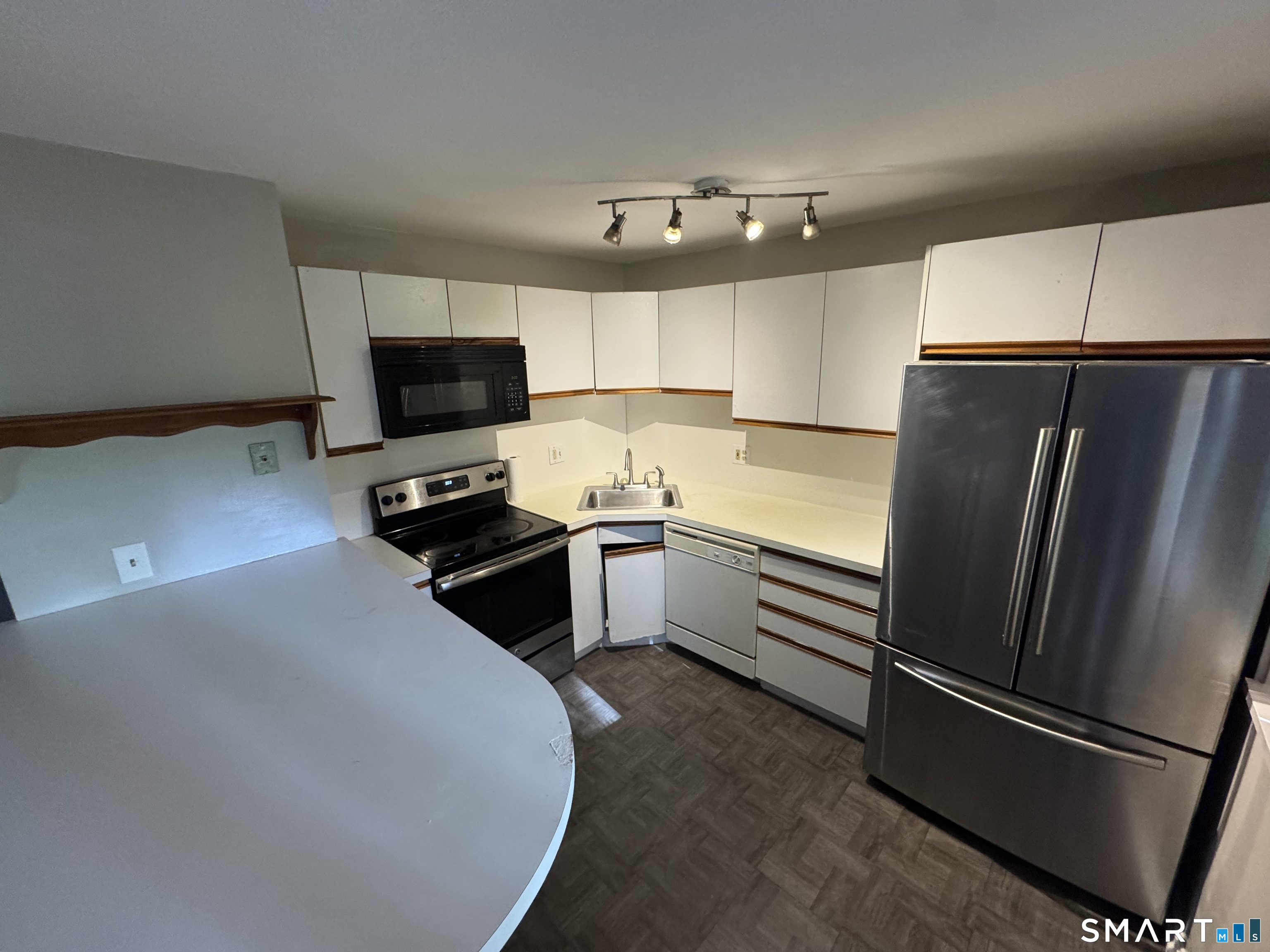 Photo 2 of Condo for sale at 239 Old Farms Rd #16E, Avon, CT 06001 | MLS# 24194706 | Listing updated on 2026-09-13