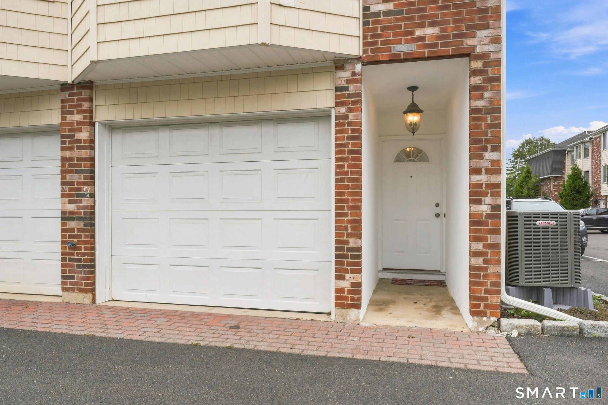Photo 2 of Townhouse for sale at 1611 Washington Blvd #35, Stamford, CT 06902 | MLS# 24205097 | Listing updated on 2026-09-14
