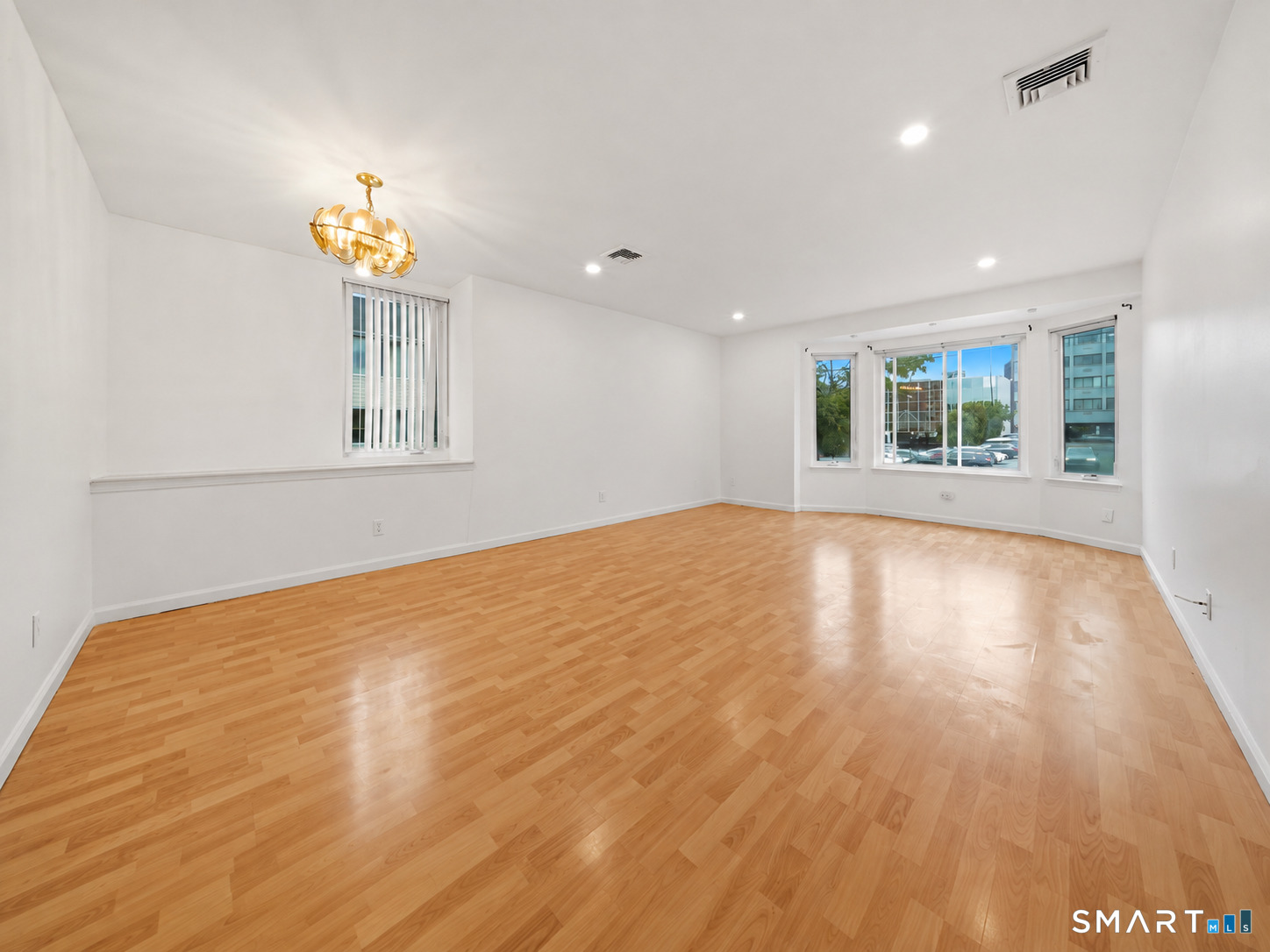 Photo 2 of Townhouse for sale at 1611 Washington Blvd #35, Stamford, CT 06902 | MLS# 24205097 | Listing updated on 2026-09-14