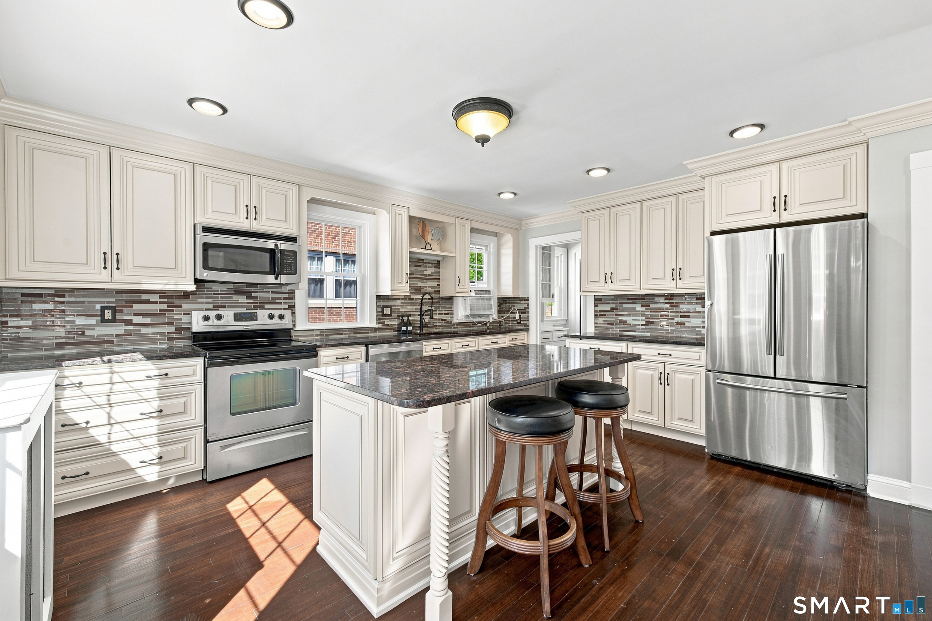 251 Lincoln Street photo 11