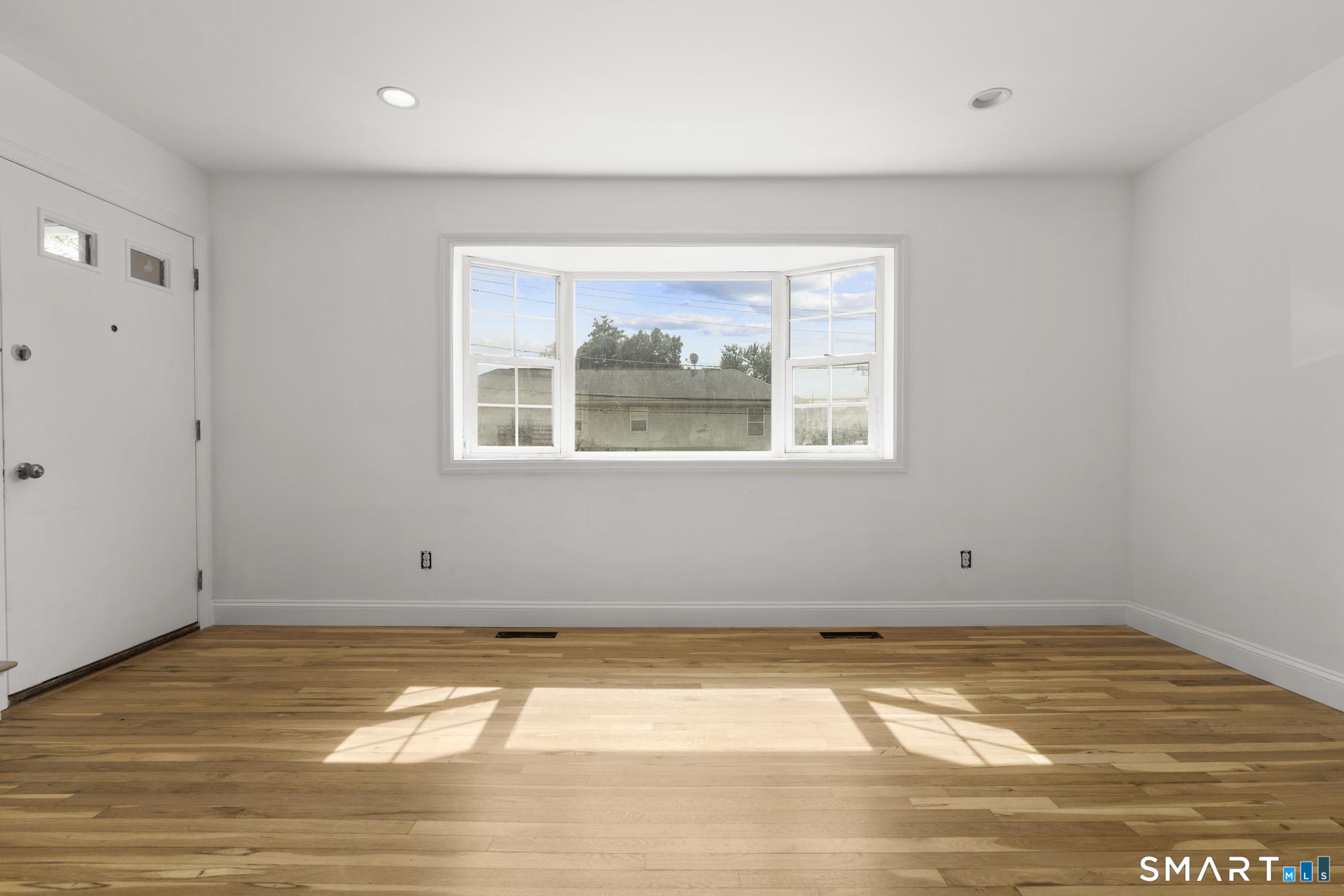 6-6 Van Buskirk Avenue, Stamford, Connecticut photo 2