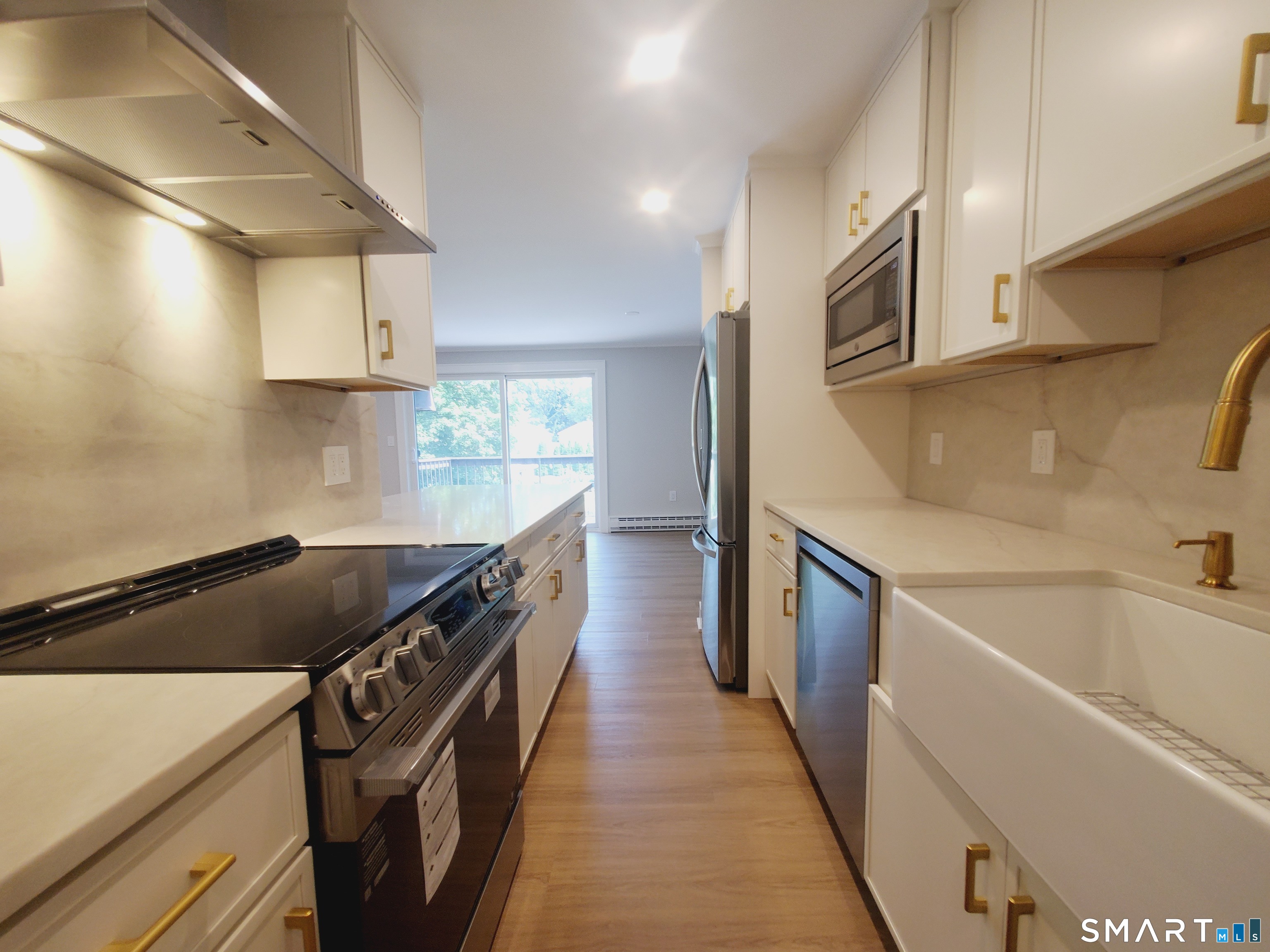 85 Riverside Avenue, Stamford, Connecticut photo 4