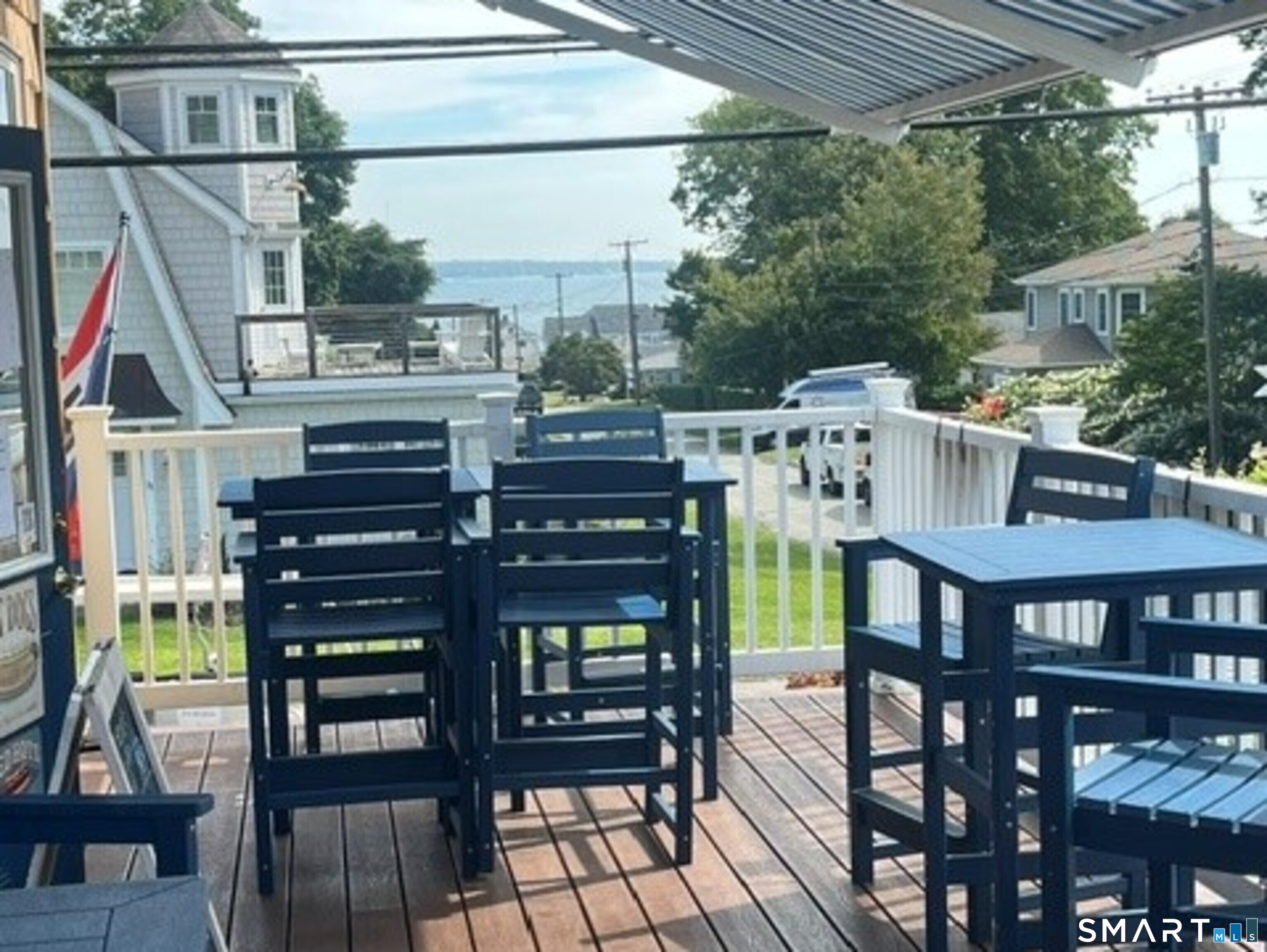 Ptrons deck seating