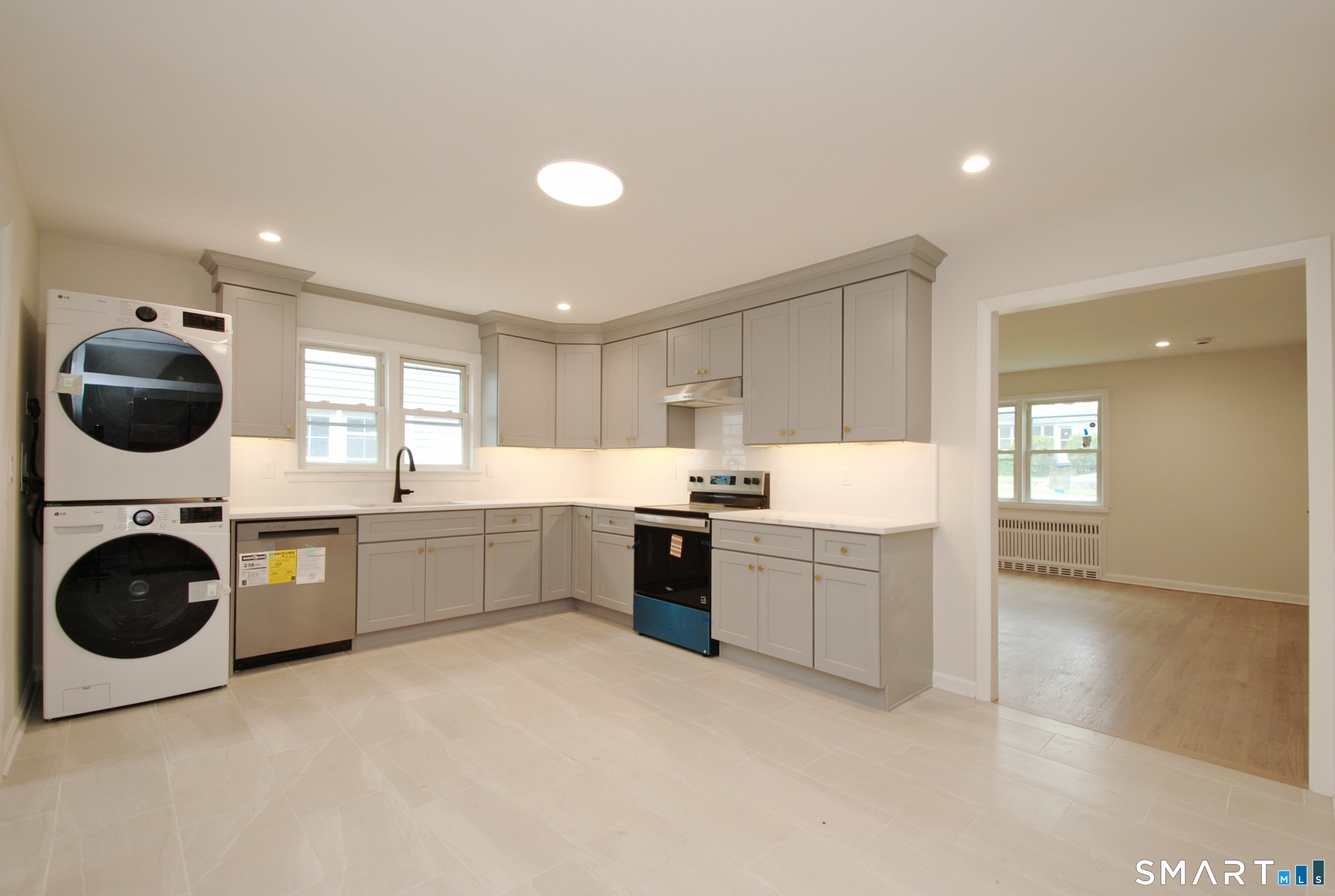 306 Courtland Avenue, Stamford, Connecticut photo 1