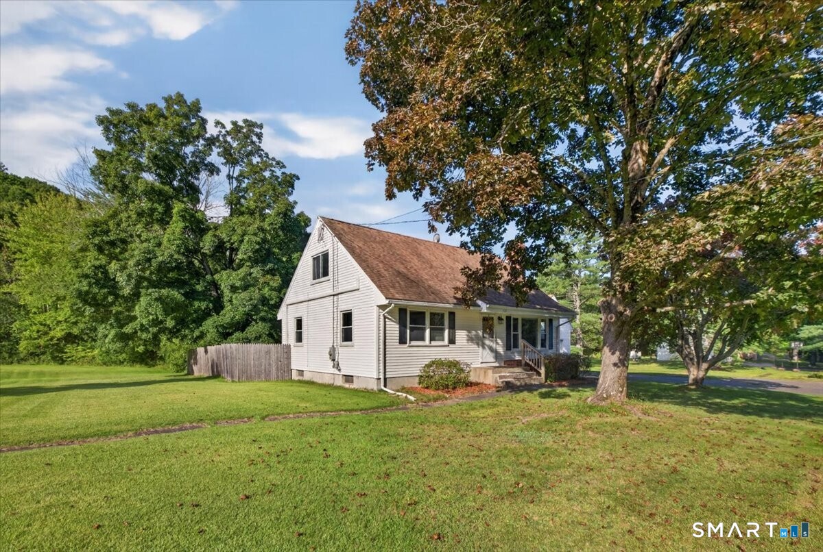 Photo 1 of Single family home for sale at 121 Hartford Rd, Simsbury, CT 06070 | MLS# 24205043 | Listing updated on 2026-09-12