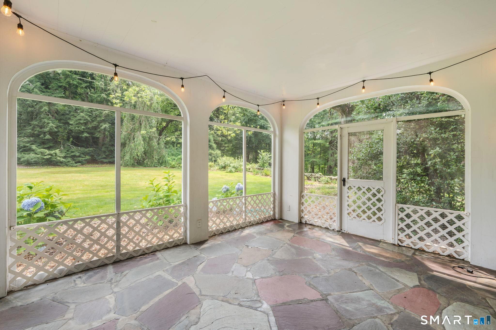 33 Coit Lane photo 18