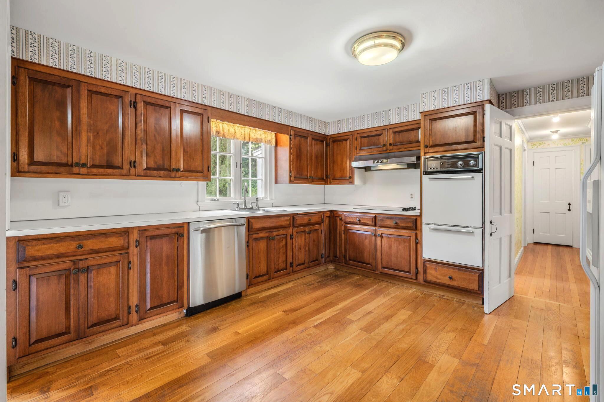 33 Coit Lane photo 12
