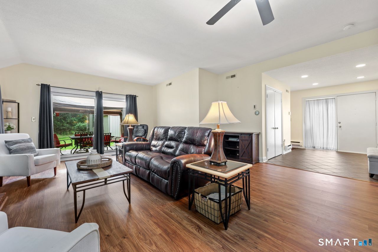 28 Heritage Crest Unit #B photo 11