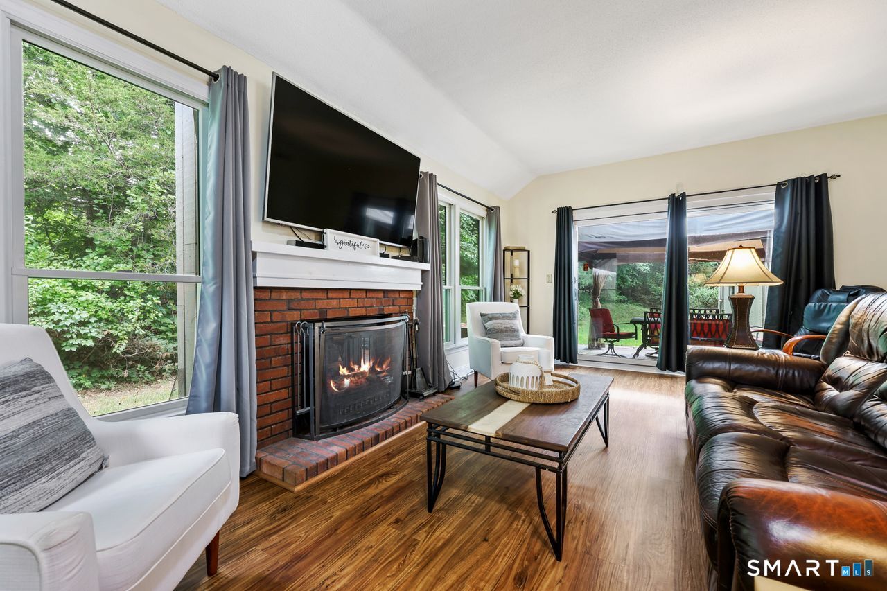28 Heritage Crest Unit #B photo 12