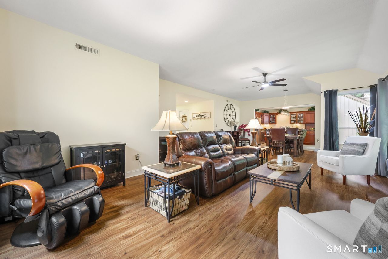28 Heritage Crest Unit #B photo 15