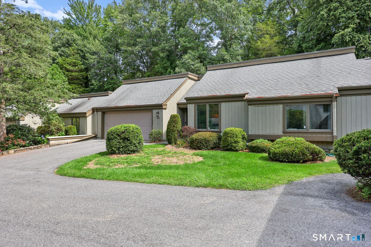 28 Heritage Crest Unit #B photo 25