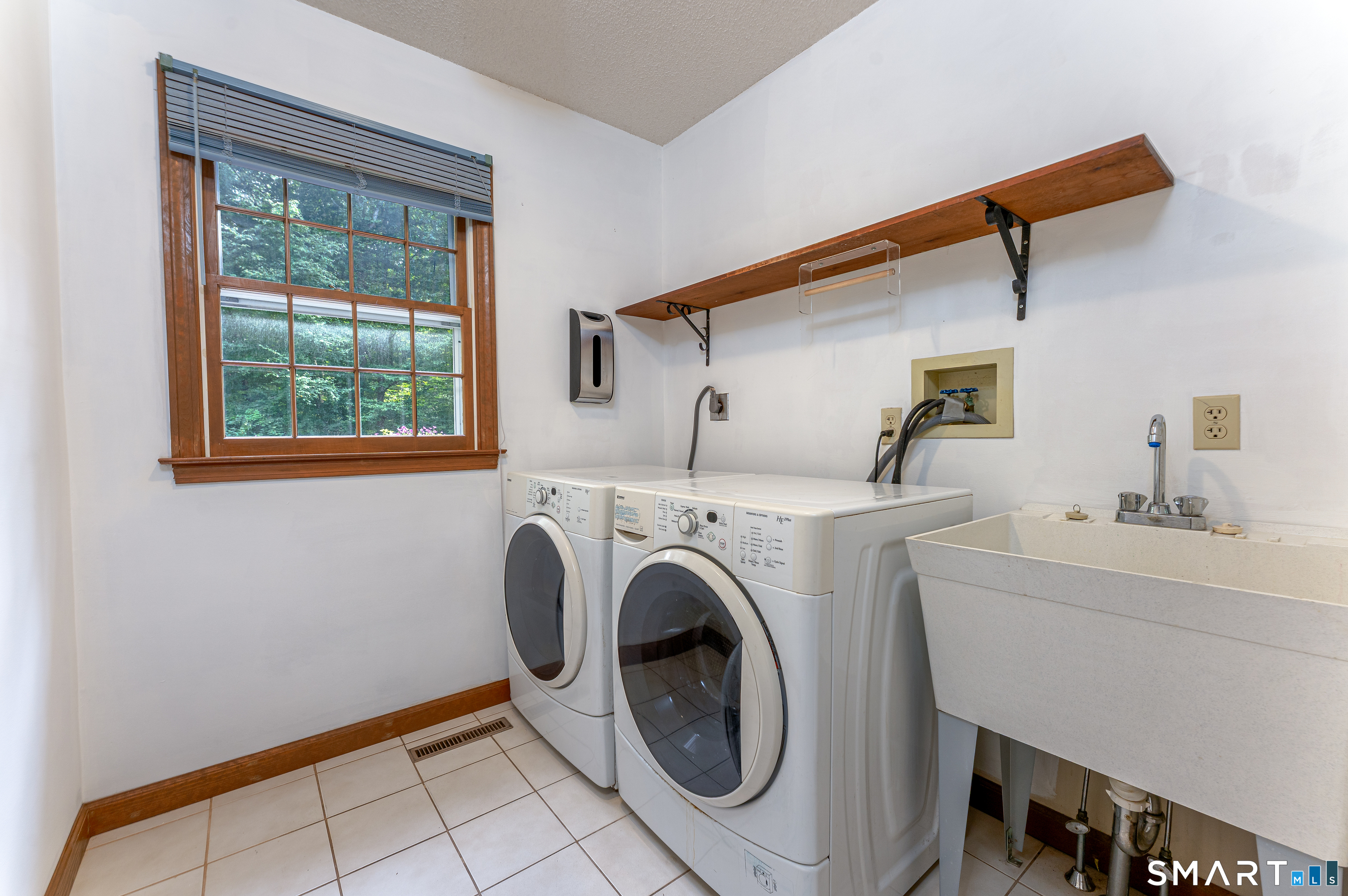 Photo 39 of Single family home for sale at 39 Deer Run Dr, Colchester, CT 06415 | MLS# 24204852 | Listing updated on 2026-09-13