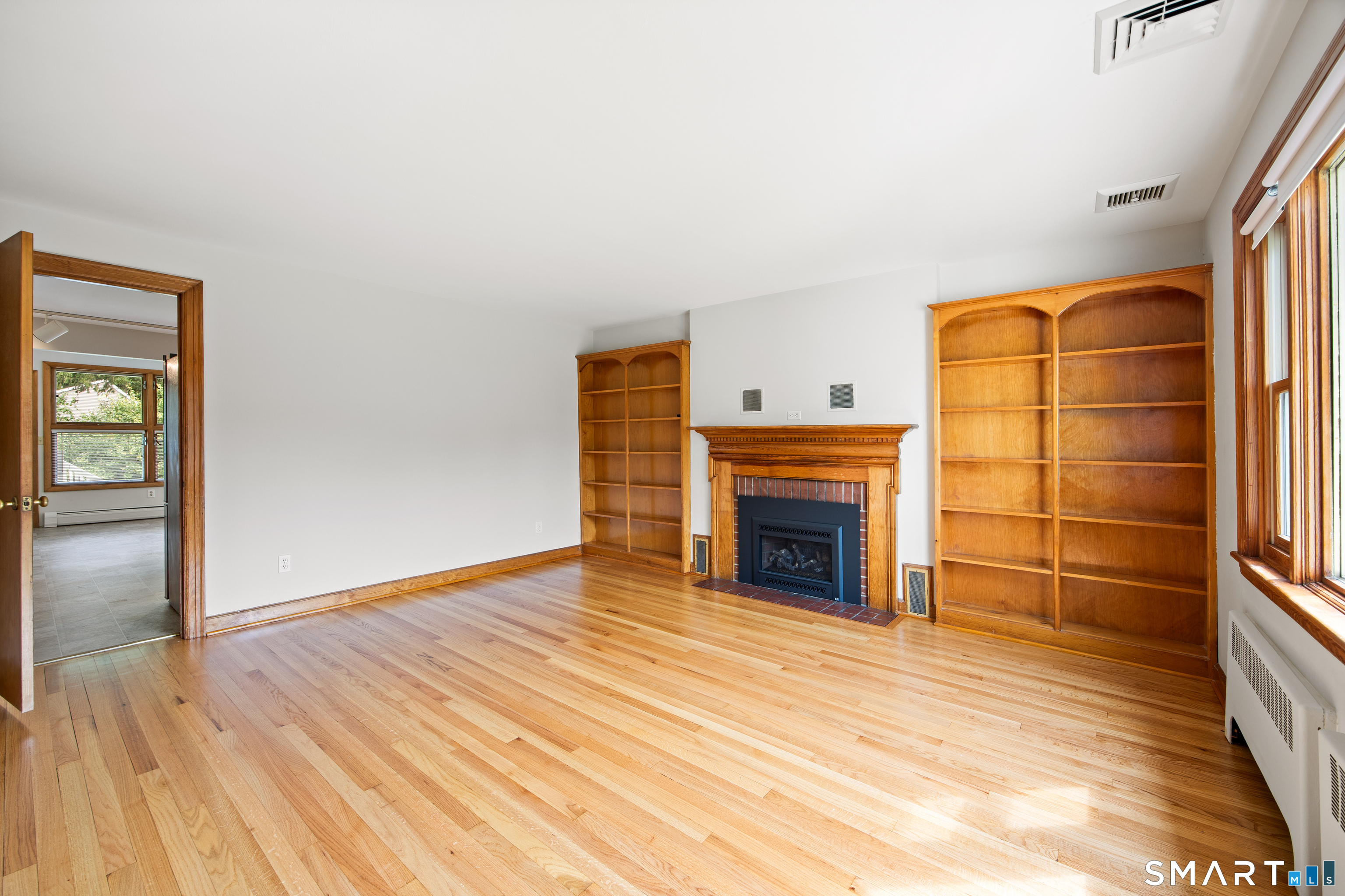 480 Higgins Road photo 2