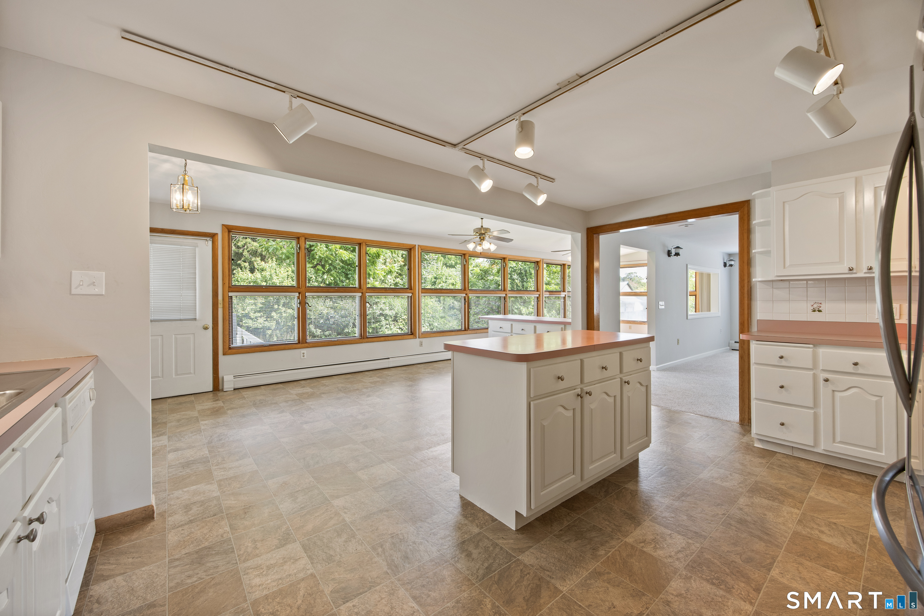 480 Higgins Road photo 5