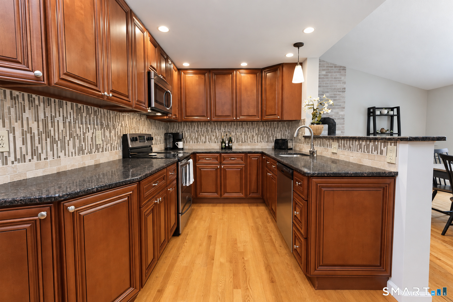 138 Tariffville Road photo 10
