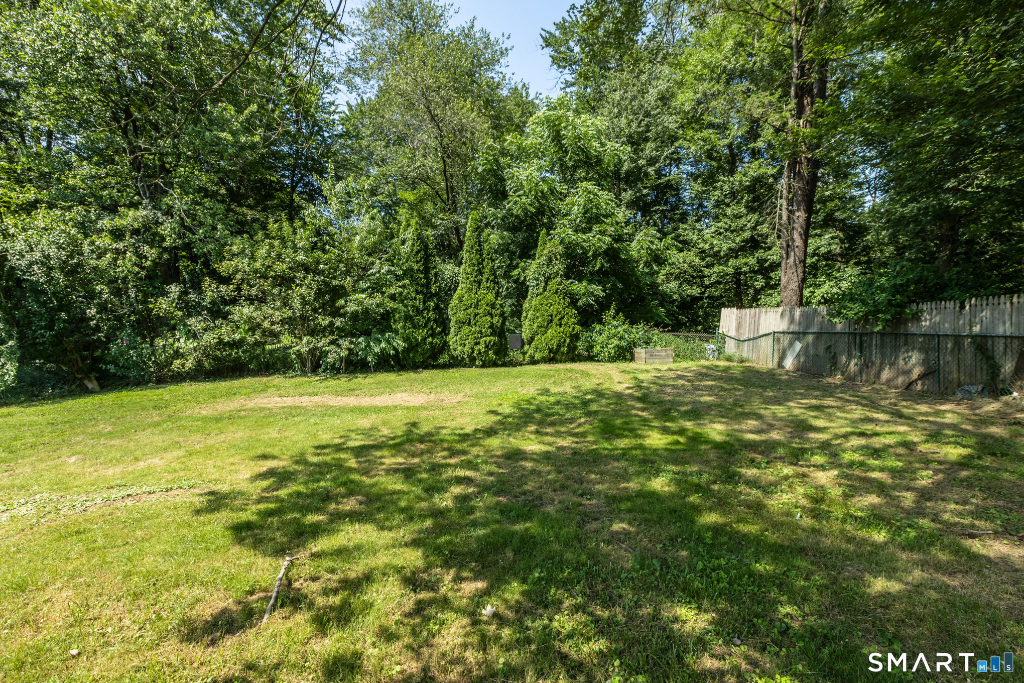 24 Yale Drive photo 37