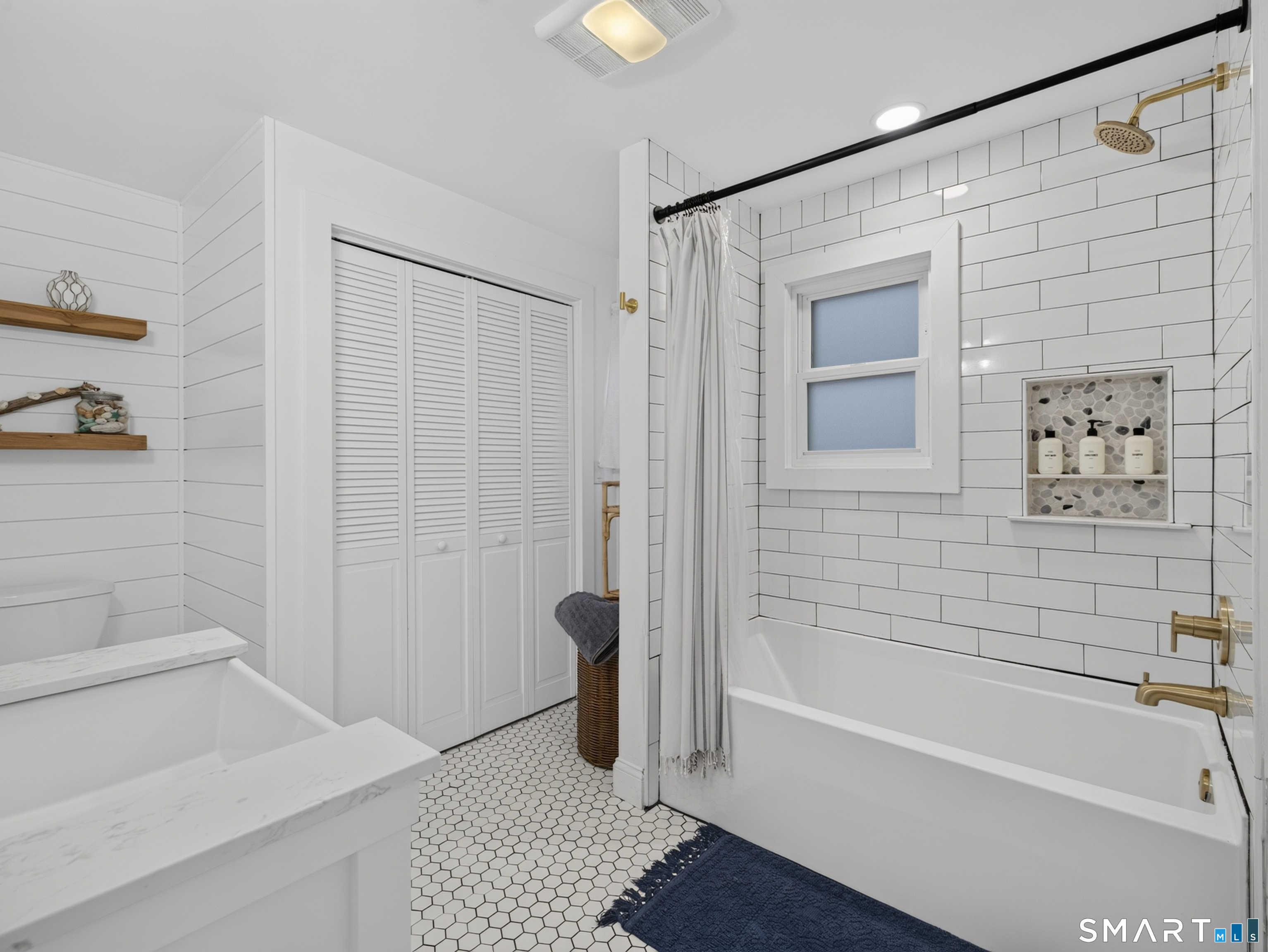 60 Bassett Lane photo 14