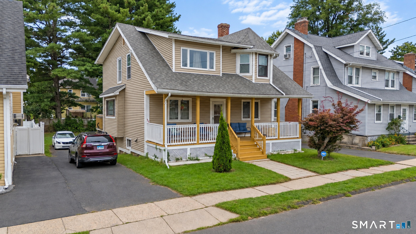 Photo 2 of Single family home for sale at 53 Montowese St, Hartford, CT 06114 | MLS# 24193356 | Listing updated on 2026-09-11