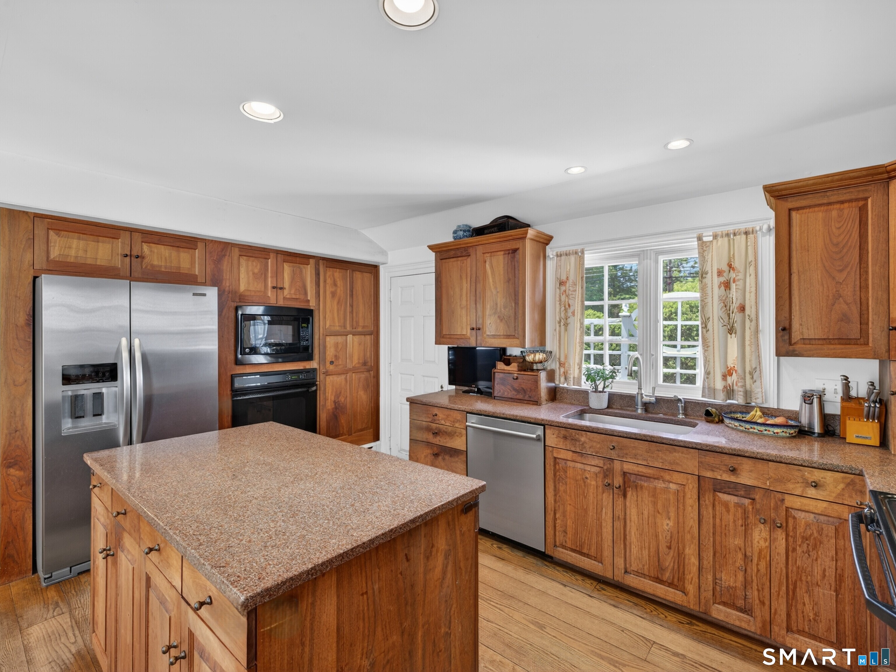 47 East Kings Highway photo 17