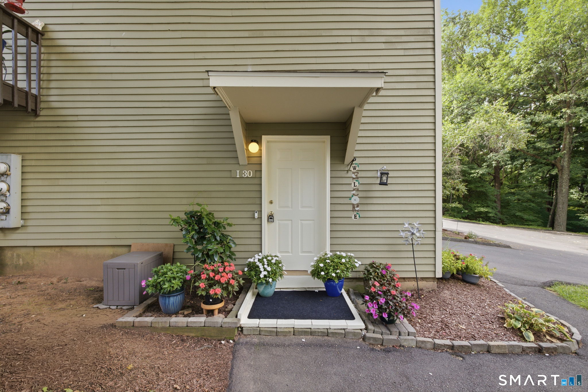 Photo 1 of Townhouse for sale at 40 Foxon Hl Rd #I30, New Haven, CT 06513 | MLS# 24206315 | Listing updated on 2026-09-13