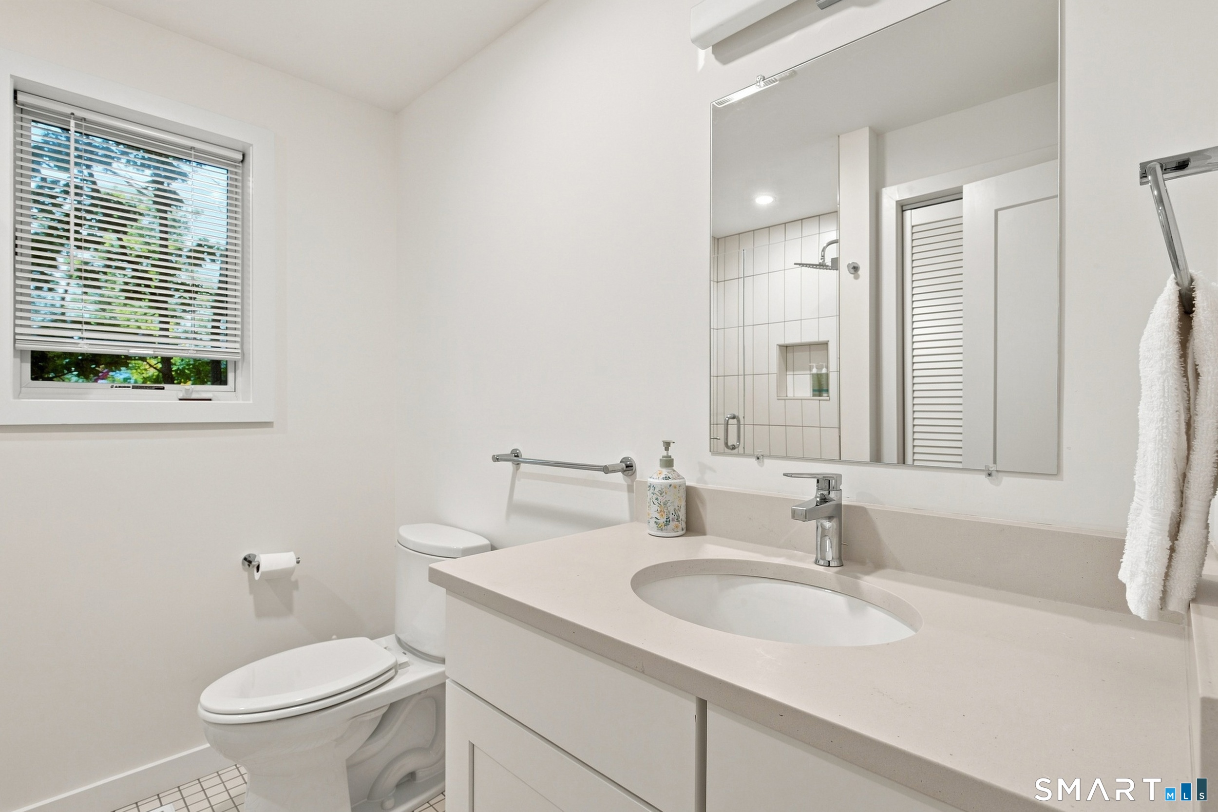 180 Shore Drive photo 24