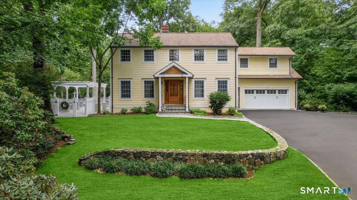 Foto 1 de Casa en venta en 153 West Trail, Stamford, CT — $1,325,000