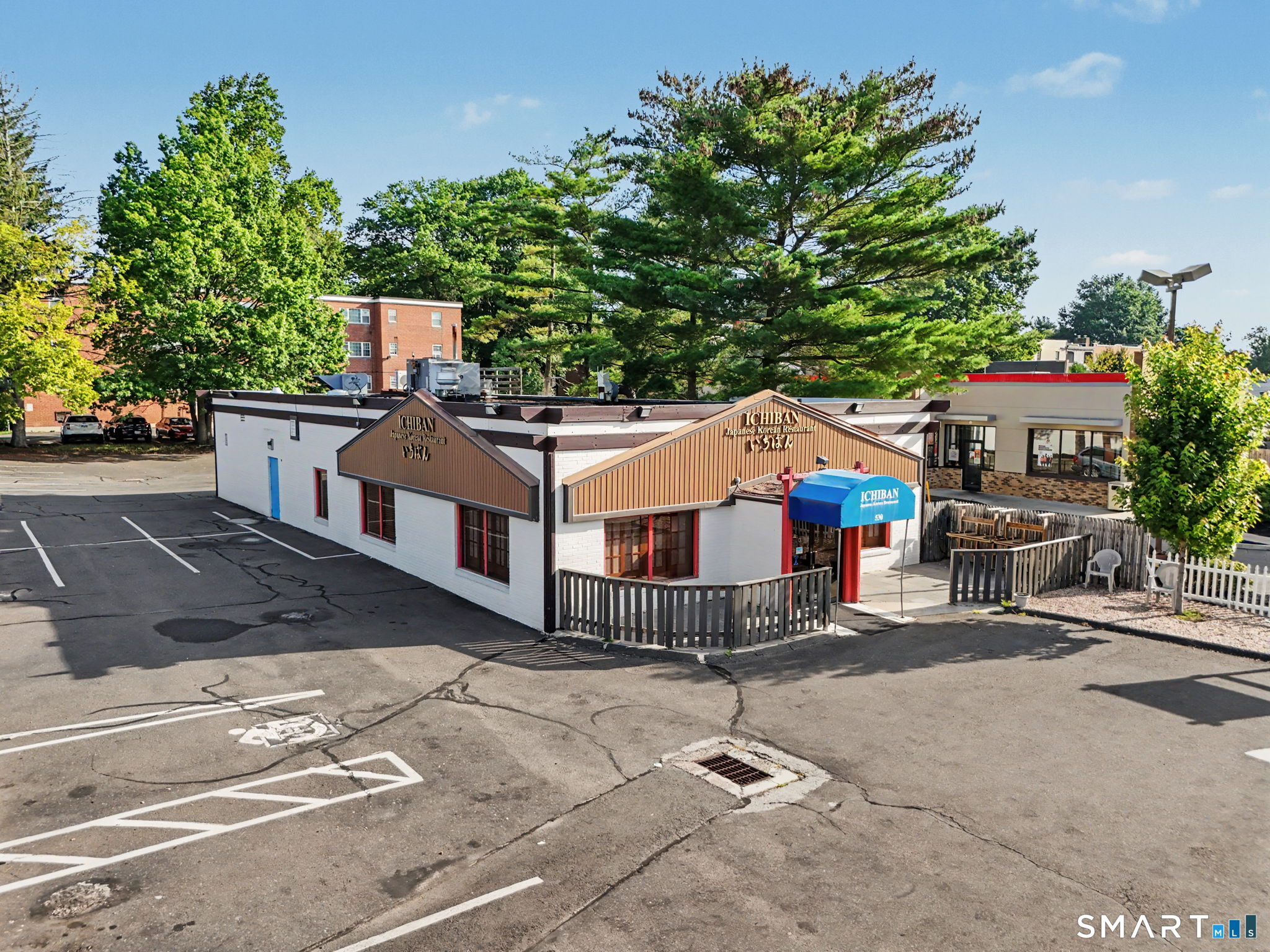 530 Farmington Avenue photo 3