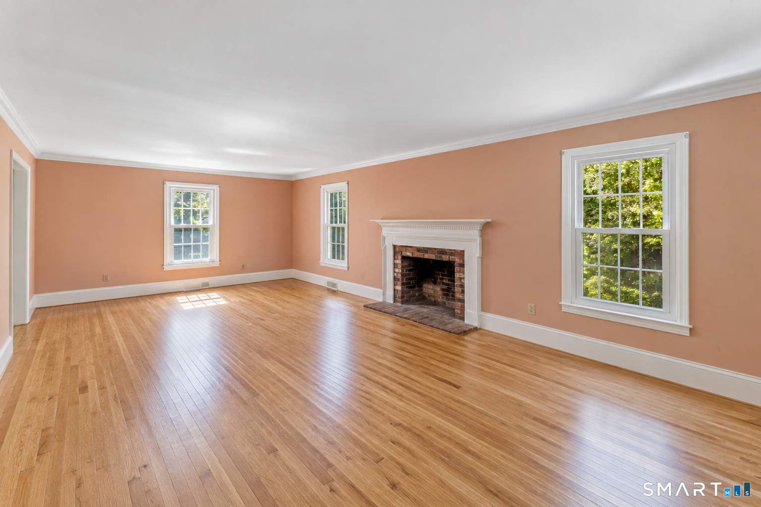 Foto 8 de Casa en venta en 2730 Burr Street, Fairfield, CT — $1,200,000
