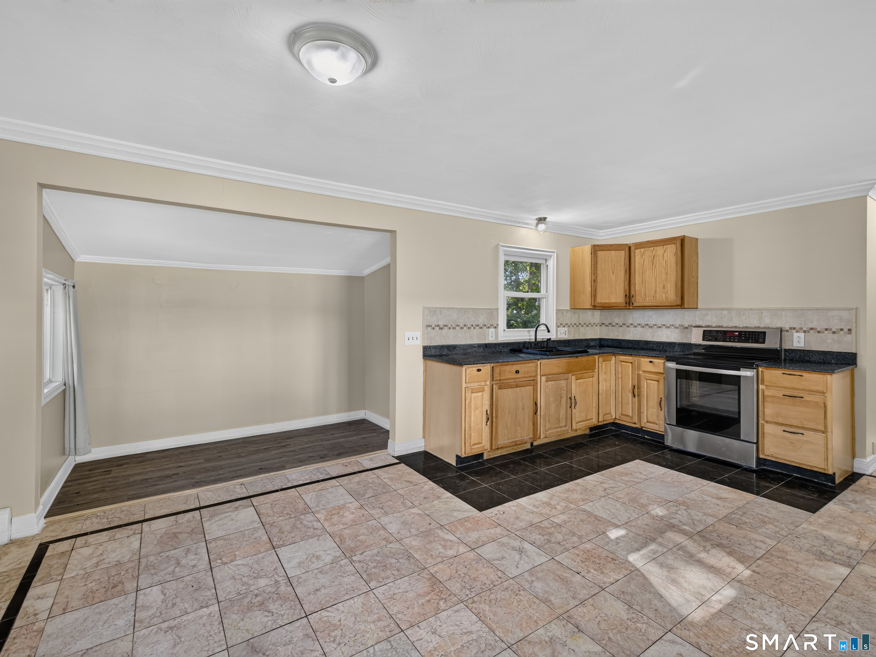 348 Bayonet Street photo 26