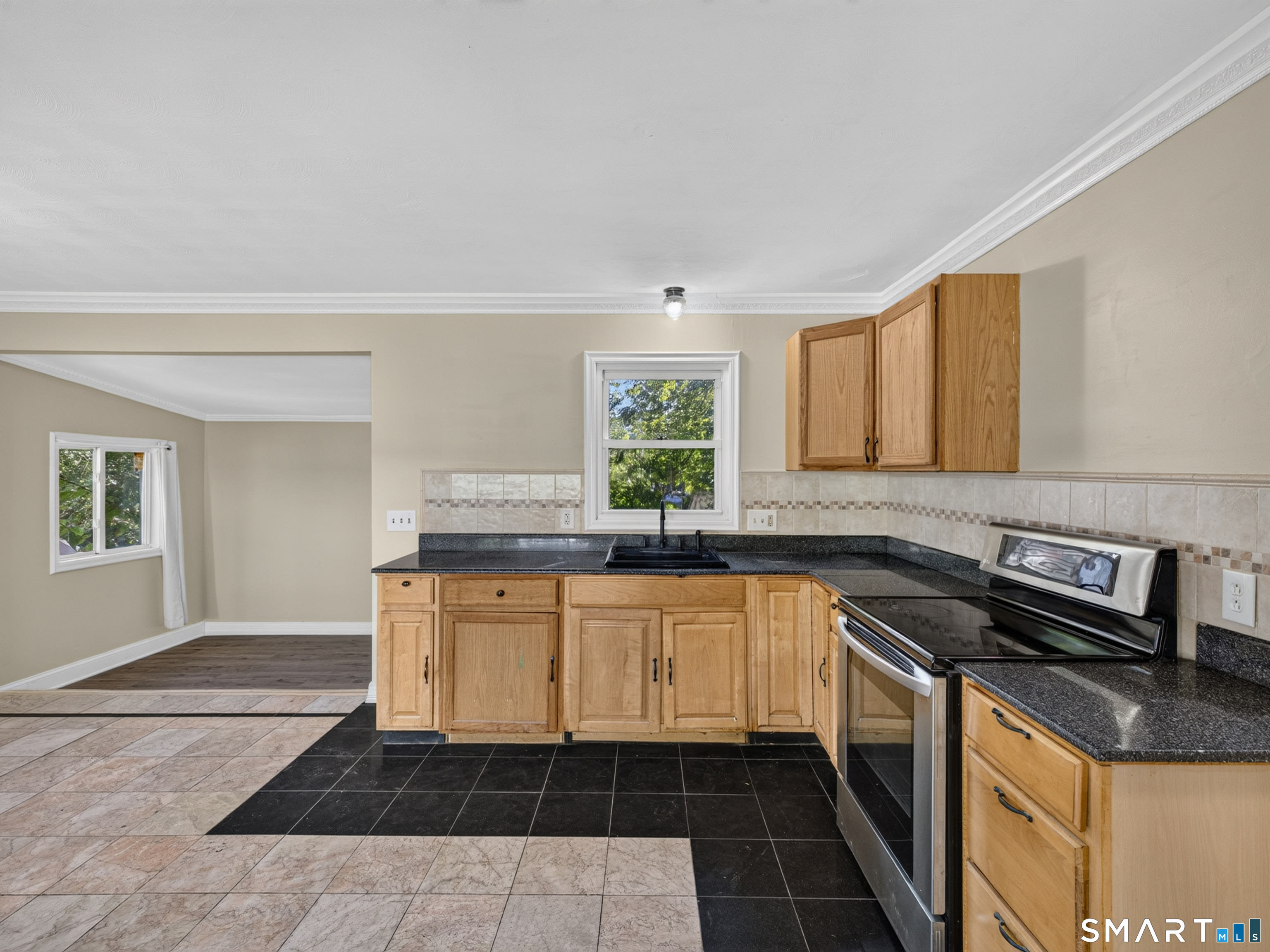 348 Bayonet Street photo 30