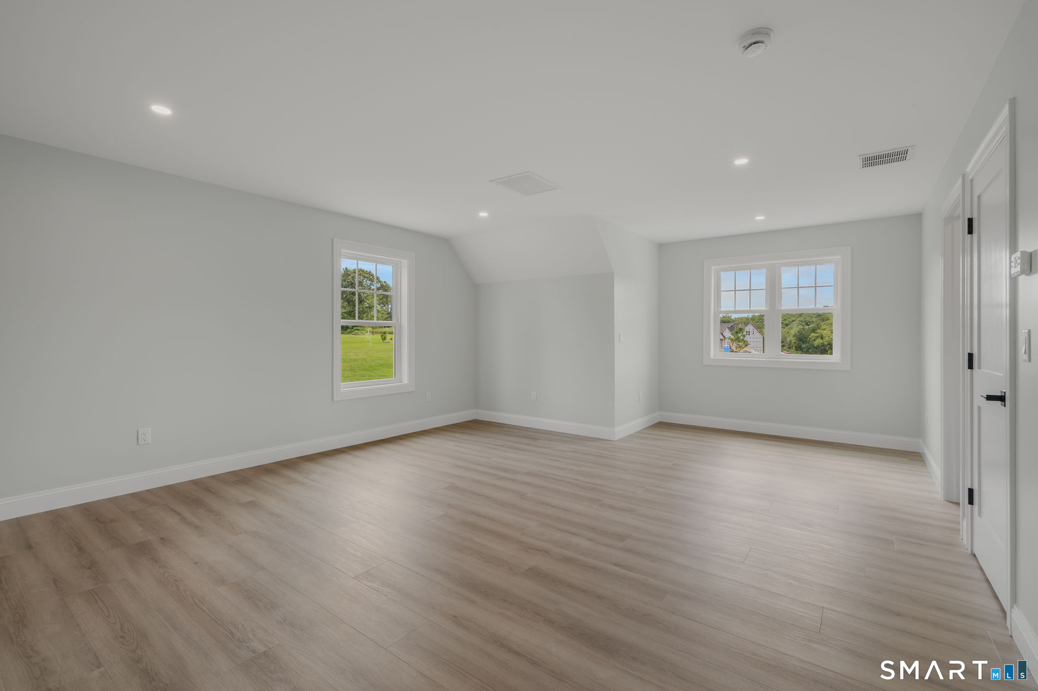 2 Farm Meadow Road photo 31