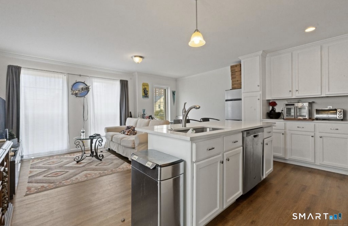 38 West Washington Avenue, Stamford, Connecticut photo 4