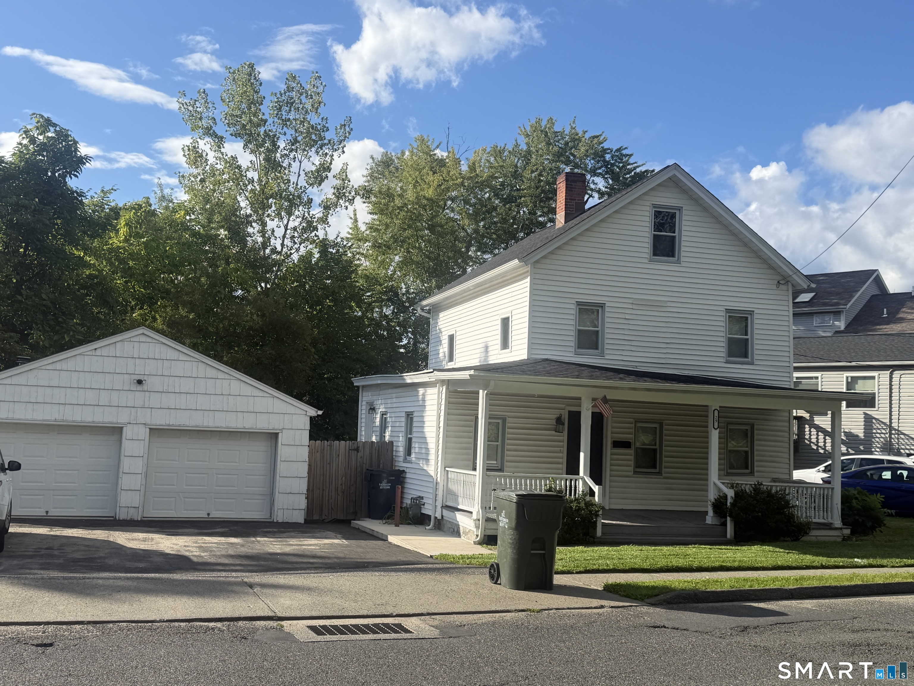 Updated home near city center....Home can be used as a 3 bedroom - Large 2 car garage....Excl to live or investment - Current tenant in place for 4 years- Great opportunity to get off your rental and own your own home! City services, plenty of parking- Bring offers