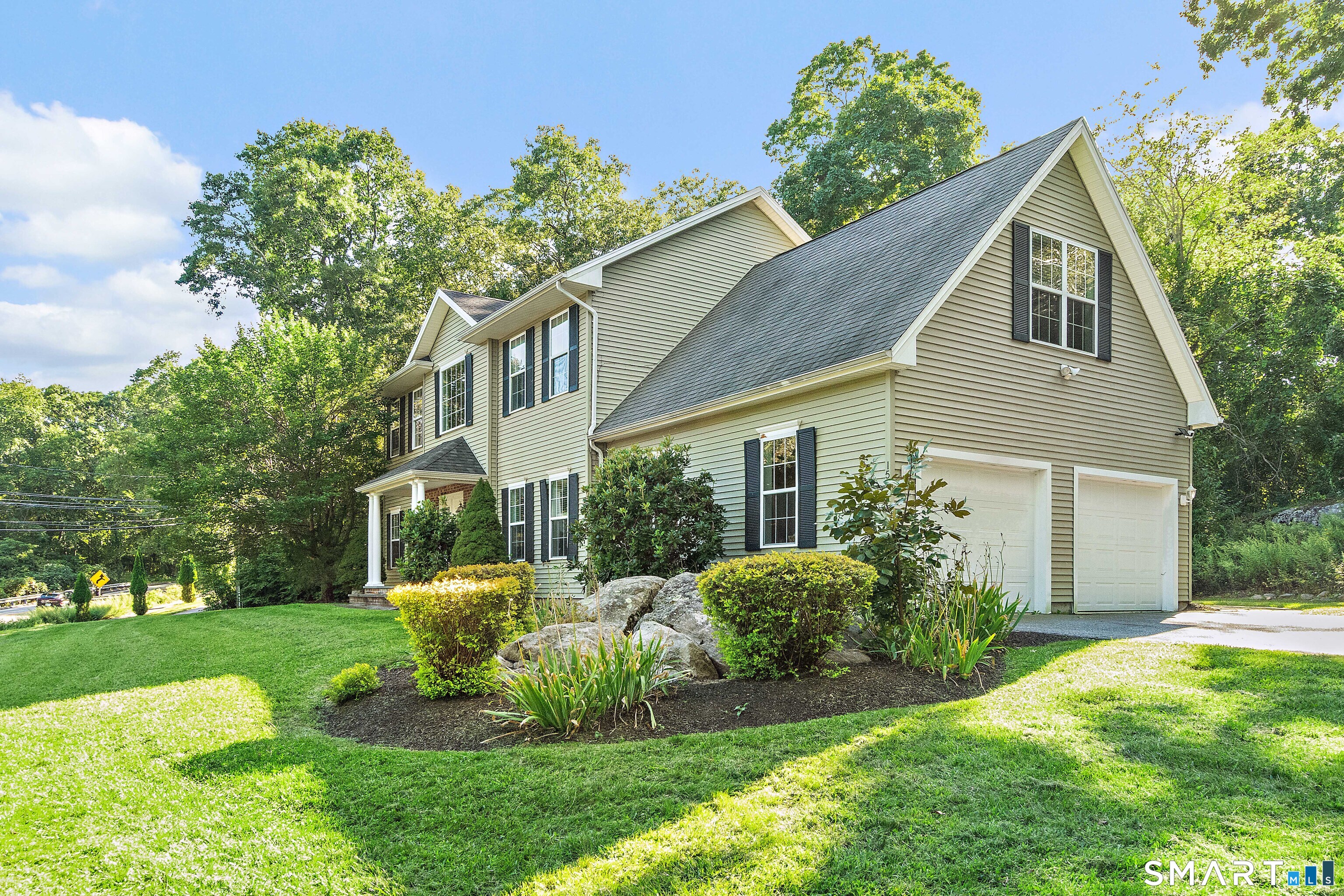 Photo 2 of Single family home for sale at 152 New London Rd, Groton, CT 06340 | MLS# 24201272 | Listing updated on 2026-09-13