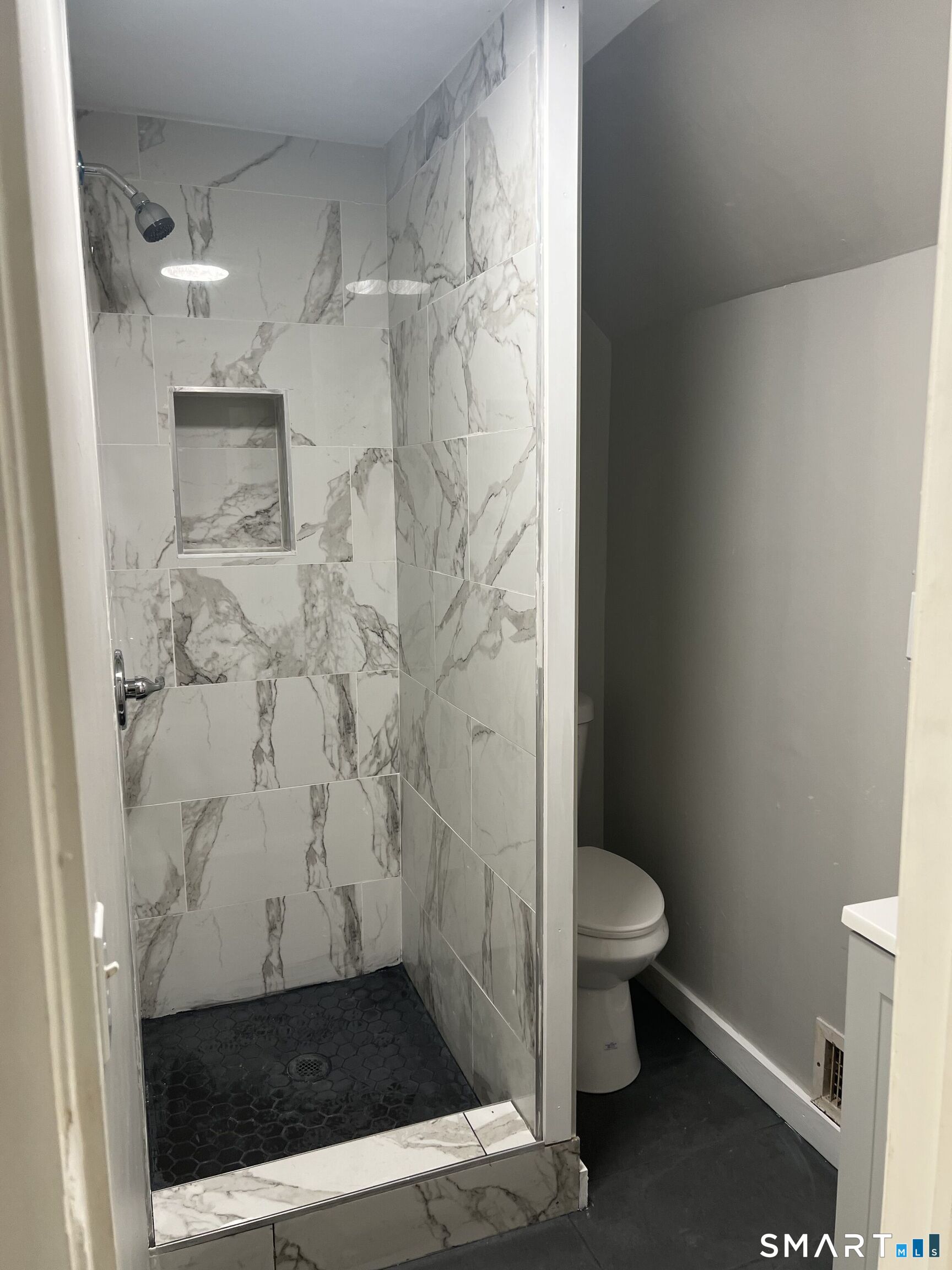 120 Jewett Street photo 8